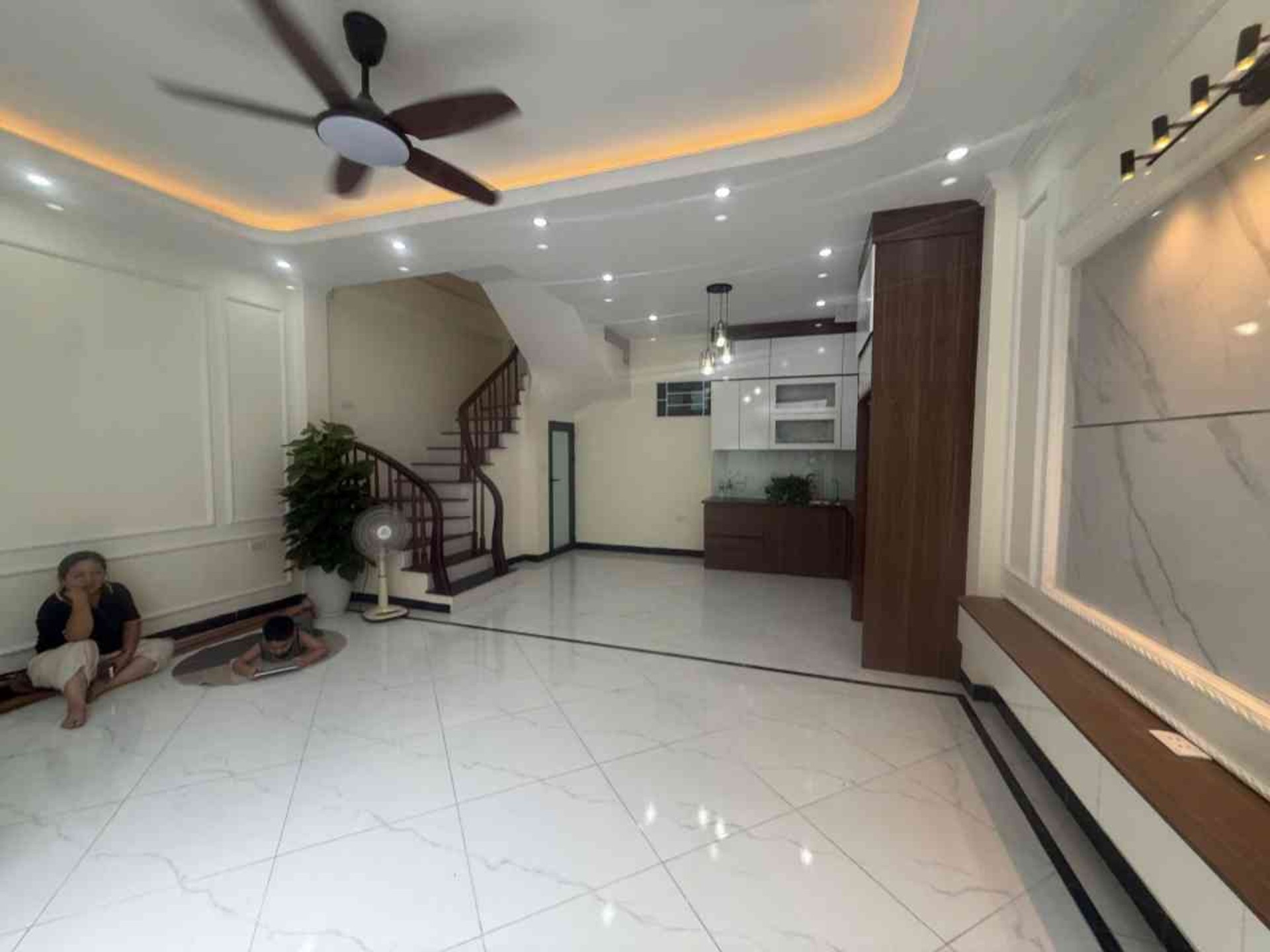 Shophouse 4 Tầng View Đẹp Ngay Trung Tâm Phụng Châu