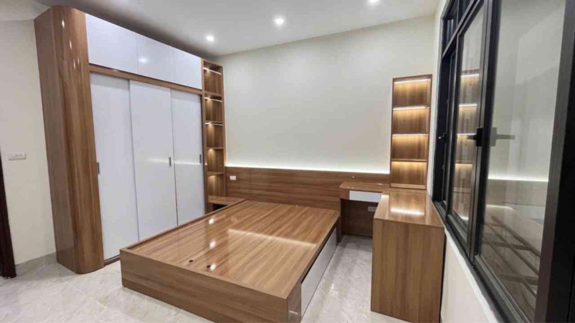 Nhà Ngõ Ô Tô Định Công Thượng Hai Mặt Thoáng, Gần Phố, Giá Tốt