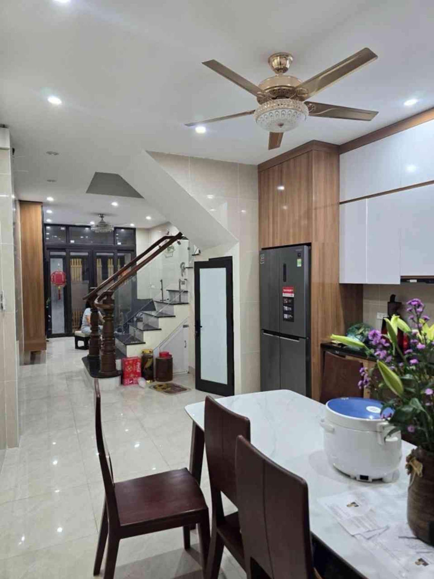 Nhà hiện đại hai mặt thoáng, ngõ ôtô Định Công Thượng