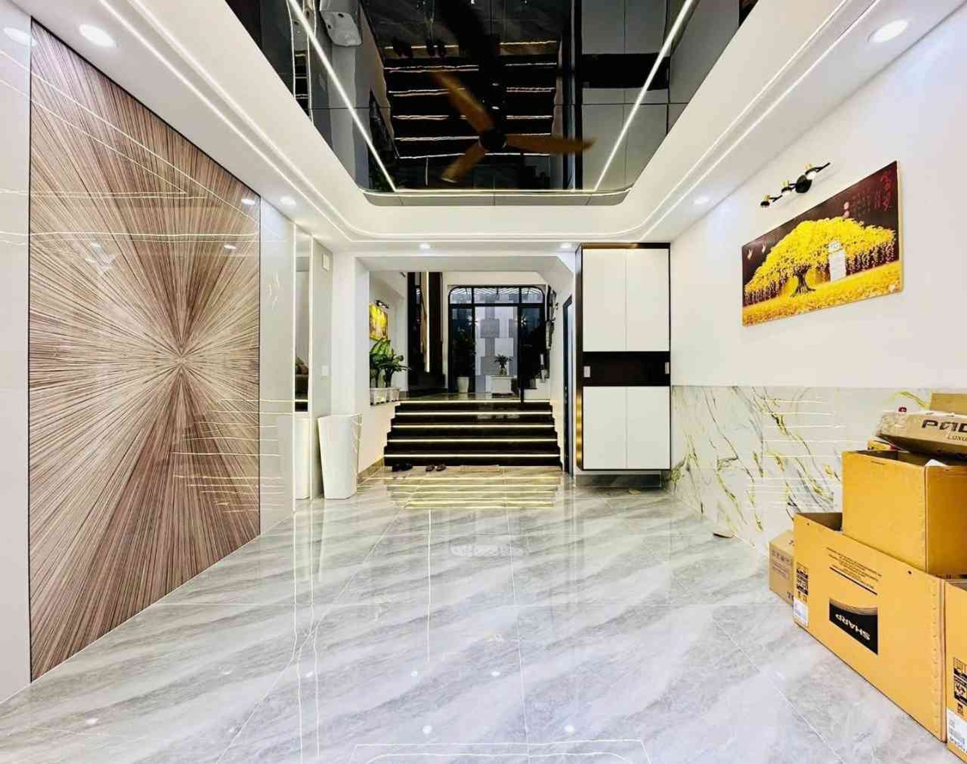 Ngay công viên LÊ THÚC HOẠCH, 5 TẦNG, 4x16m, Ô TÔ ĐỖ CỬA