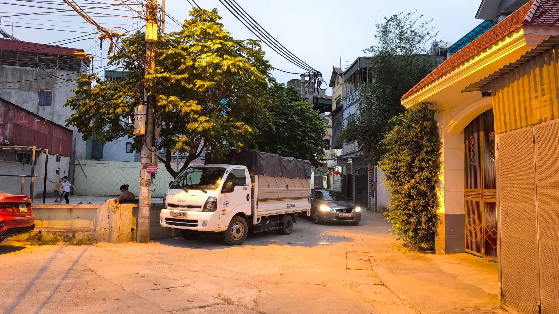 Nhà lô góc 6 tầng thang máy giá sốc mùa hè