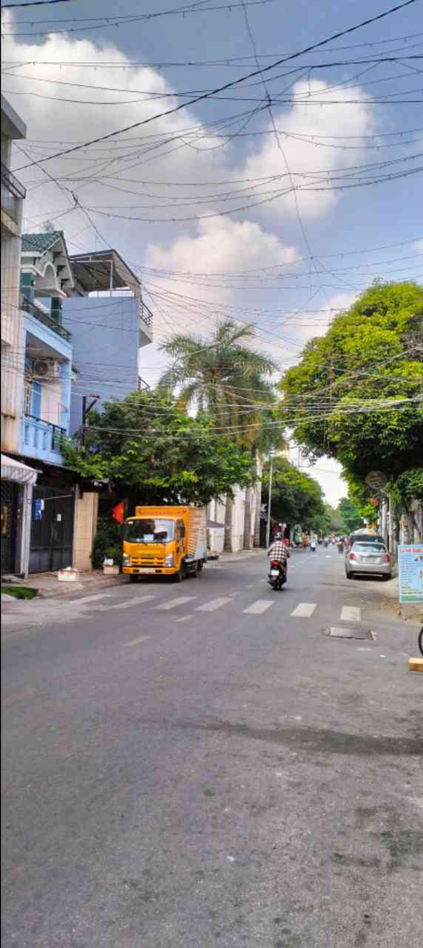 Nhà hiếm Tân Phú mặt tiền rộng, hẻm ô tô thông, giá tốt 10 tỷ hơn