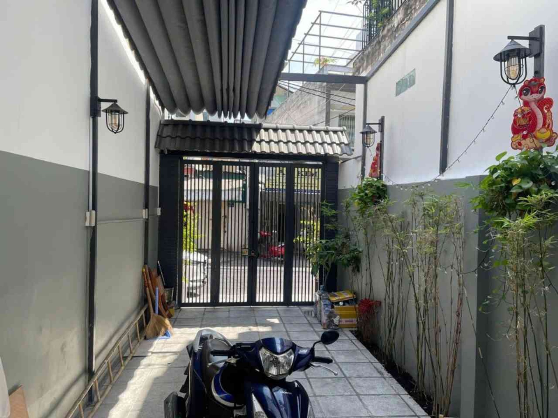 Bán nhà mặt phố gần Lê Thúc Hoạch, diện tích gần 100m2, mặt tiền kinh doanh