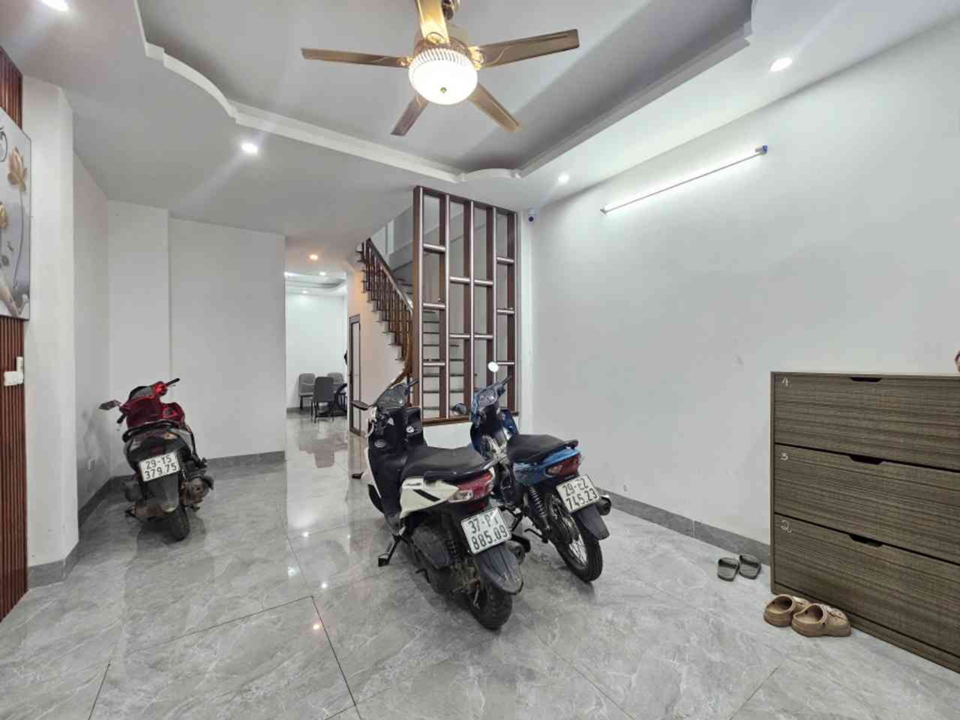 Cơ hội sở hữu Nhà 5 Tầng thang máy, 6 phòng ngủ ngay Ngọc Trì với giá tốt