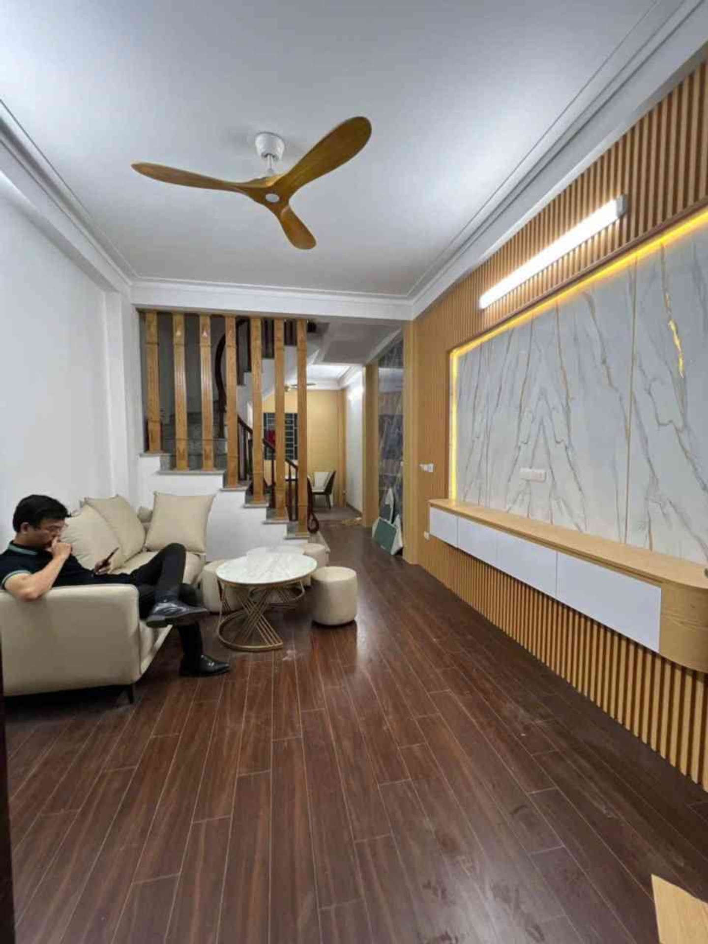 Siêu phẩm nhà đẹp 3 tầng ngay trung tâm sẵn sổ đỏ