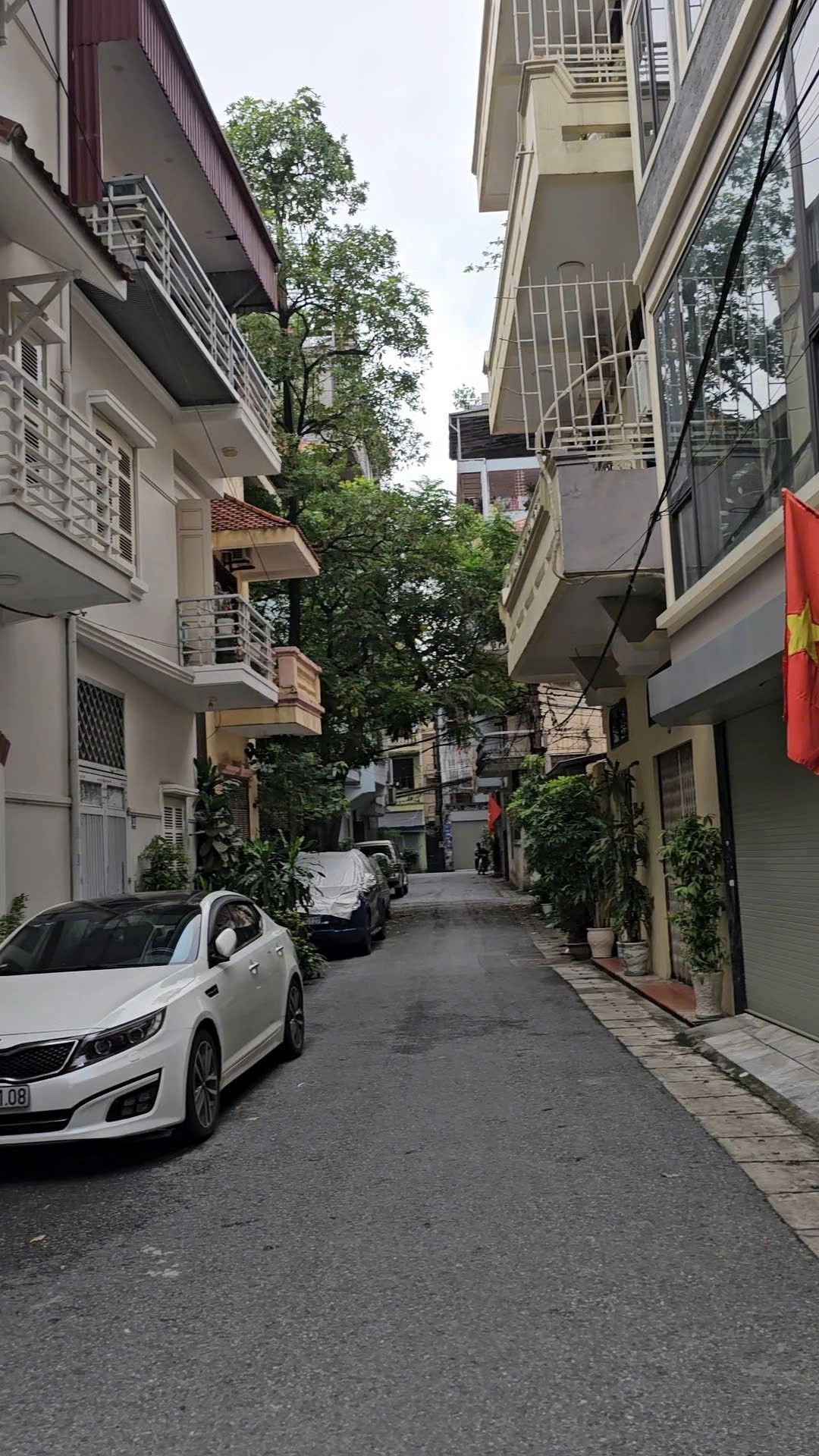 Bán nhà riêng 3 tầng tại phố Yên Lạc, khu phân lô ô tô nhỏ phù hợp xây dựng