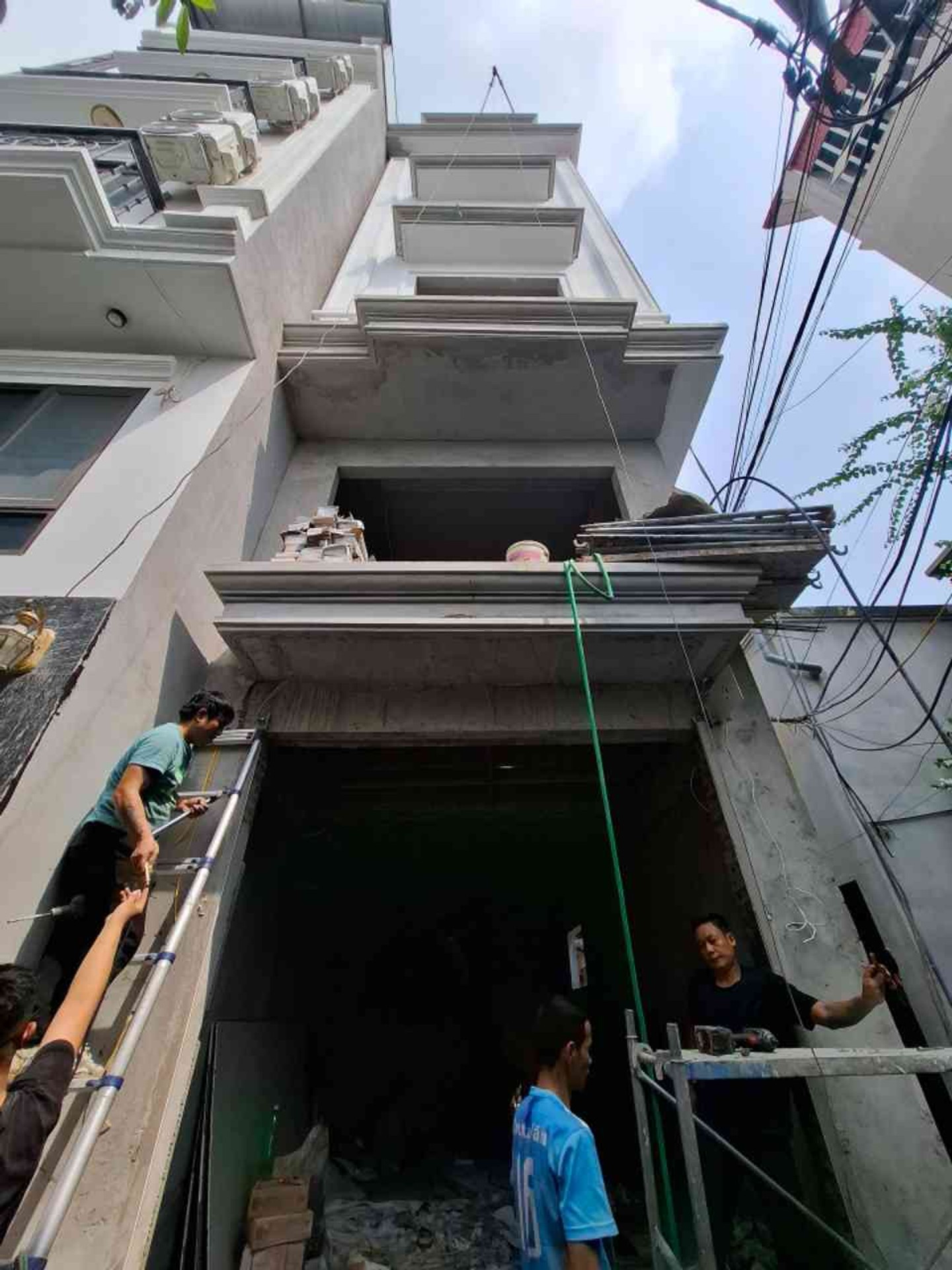 Bán nhà riêng lô góc 2 thoáng, 6 tầng có thang máy tại trung tâm quận Nghĩa Lộ