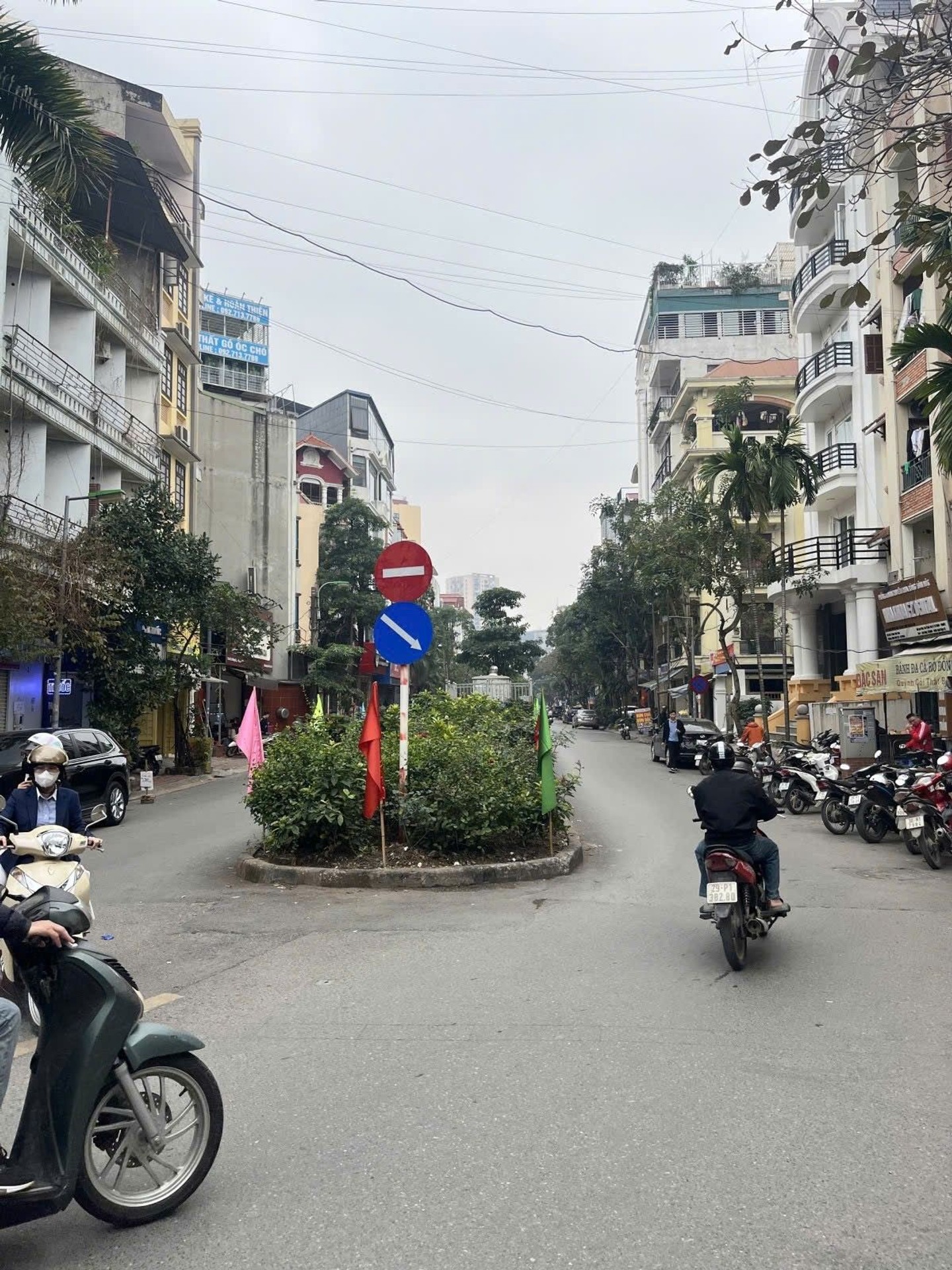 Bán đất tặng nhà Mặt phố Đặng Thùy Trâm - Cầu Giấy - Xây Tòa văn phòng, khách sạn ...