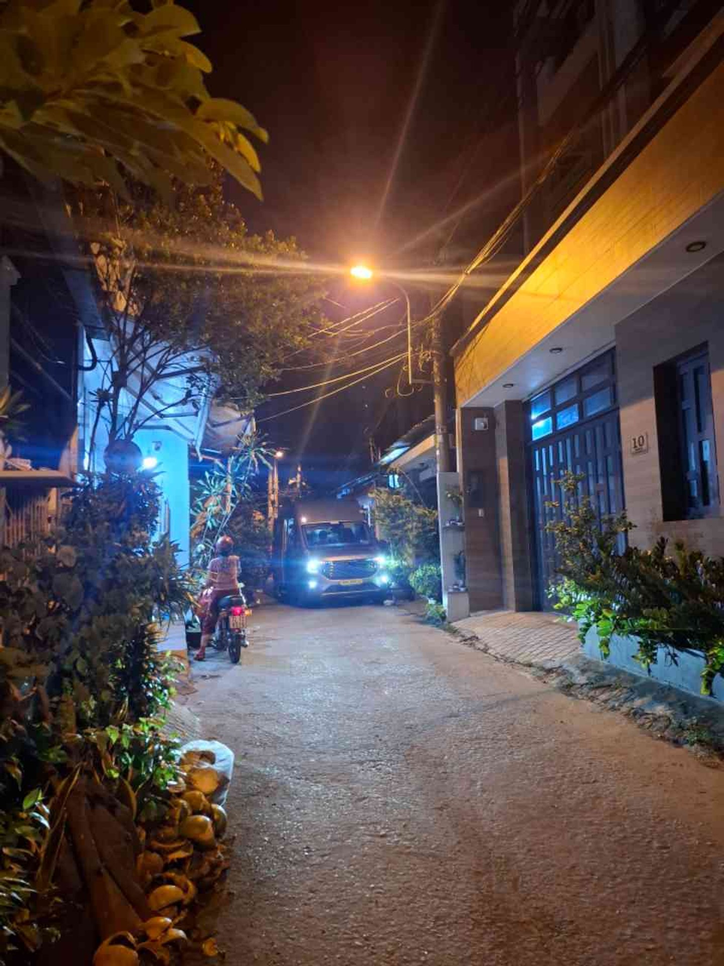 Nhà mặt phố siêu rộng, 2 căn liền kề, vị trí đắc địa