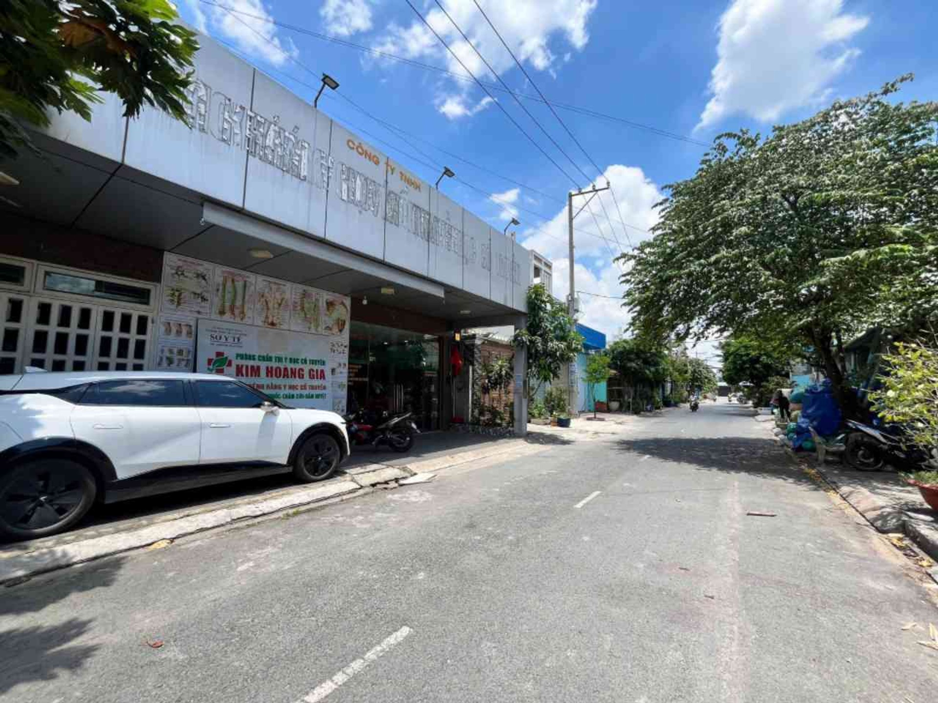 Nhà Mặt Phố Kinh Doanh Đỉnh - Dòng Tiền 200 Triệu/Tháng