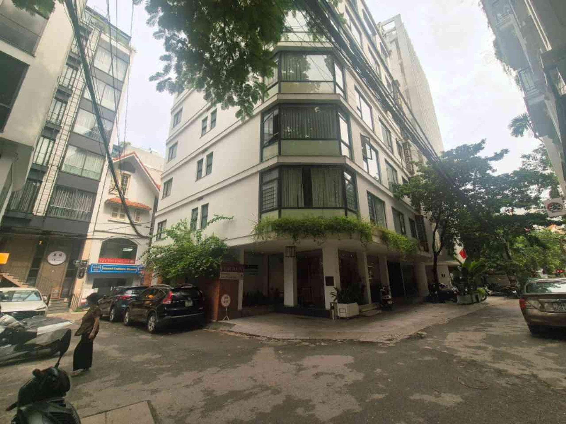 Nhà riêng 5 tầng thang máy tại khu Đào Tấn Phân Lô ô tô tránh, trung tâm sầm uất