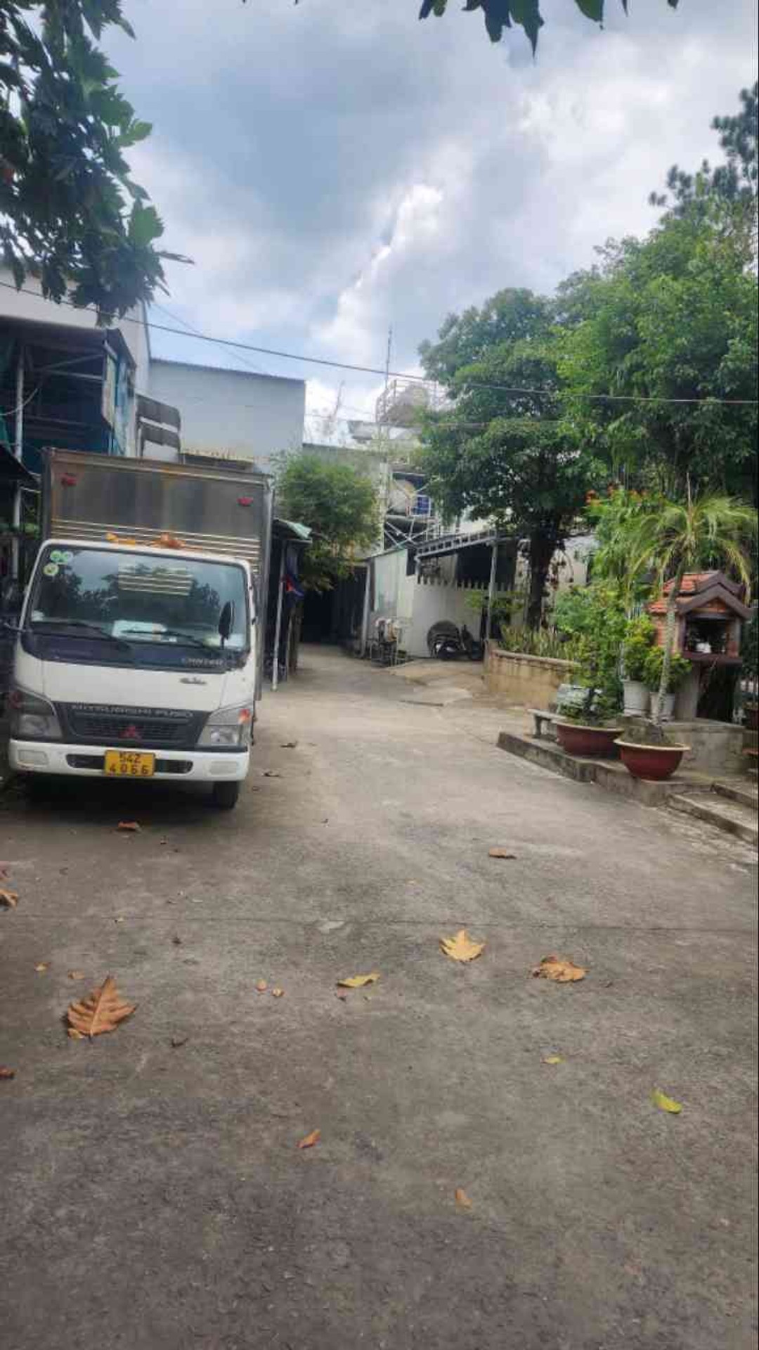 Nhà riêng rộng rãi kèm kho xưởng tại Bình Chánh giá ưu đãi