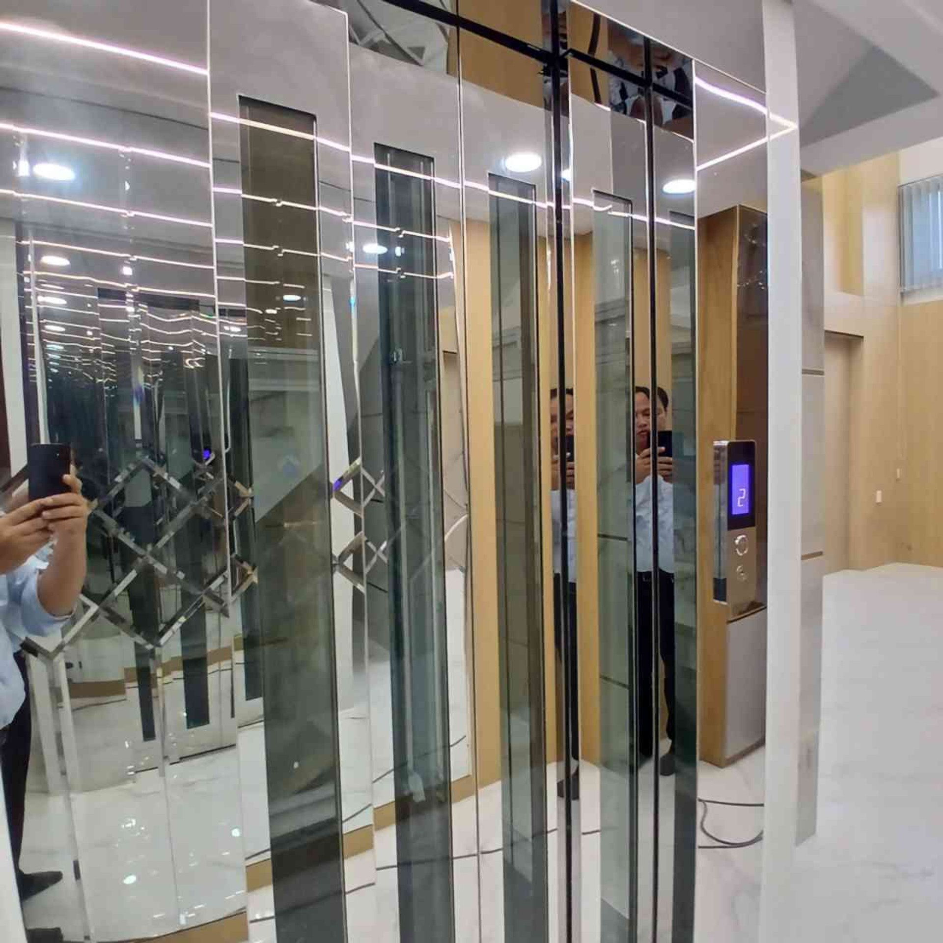 Nhà 5 tầng đẳng cấp có thang máy tại Bình Trị Đông