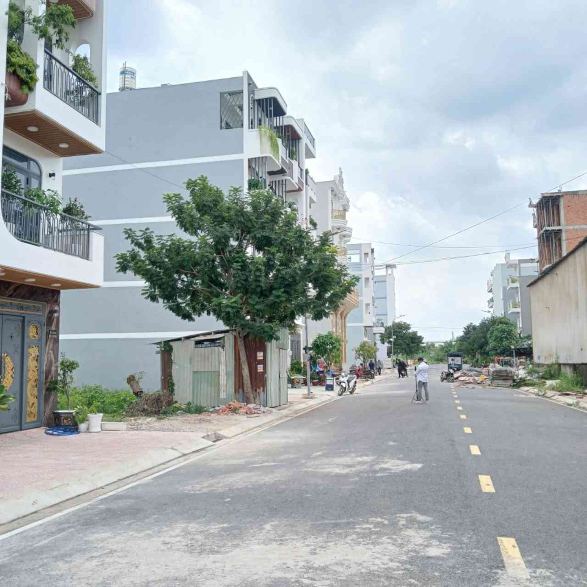 Bán nhà mặt phố 5 tầng tại phường, diện tích 54 m2, đường trước nhà 12m