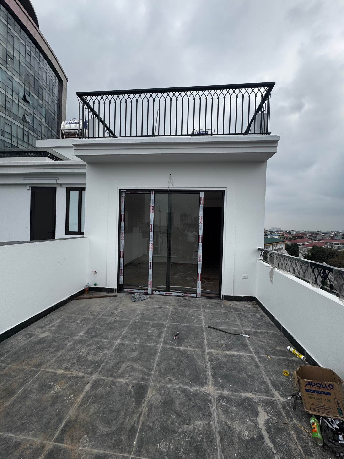 Nhà phố độc bản tại trung tâm Long Biên với hai mặt thoáng và nội thất tinh tuyển