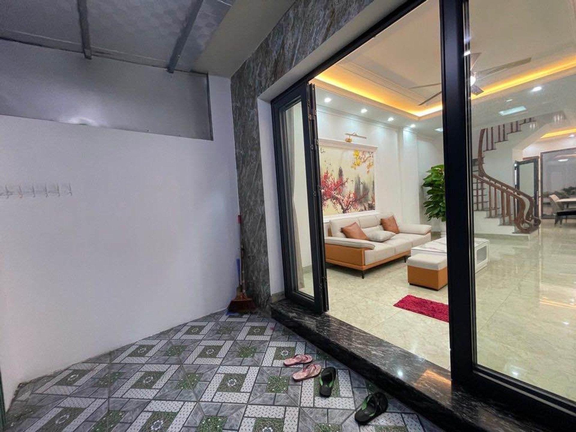 Nhà 4 tầng tại Thượng Thanh, ô tô đỗ cửa. Bán gấp