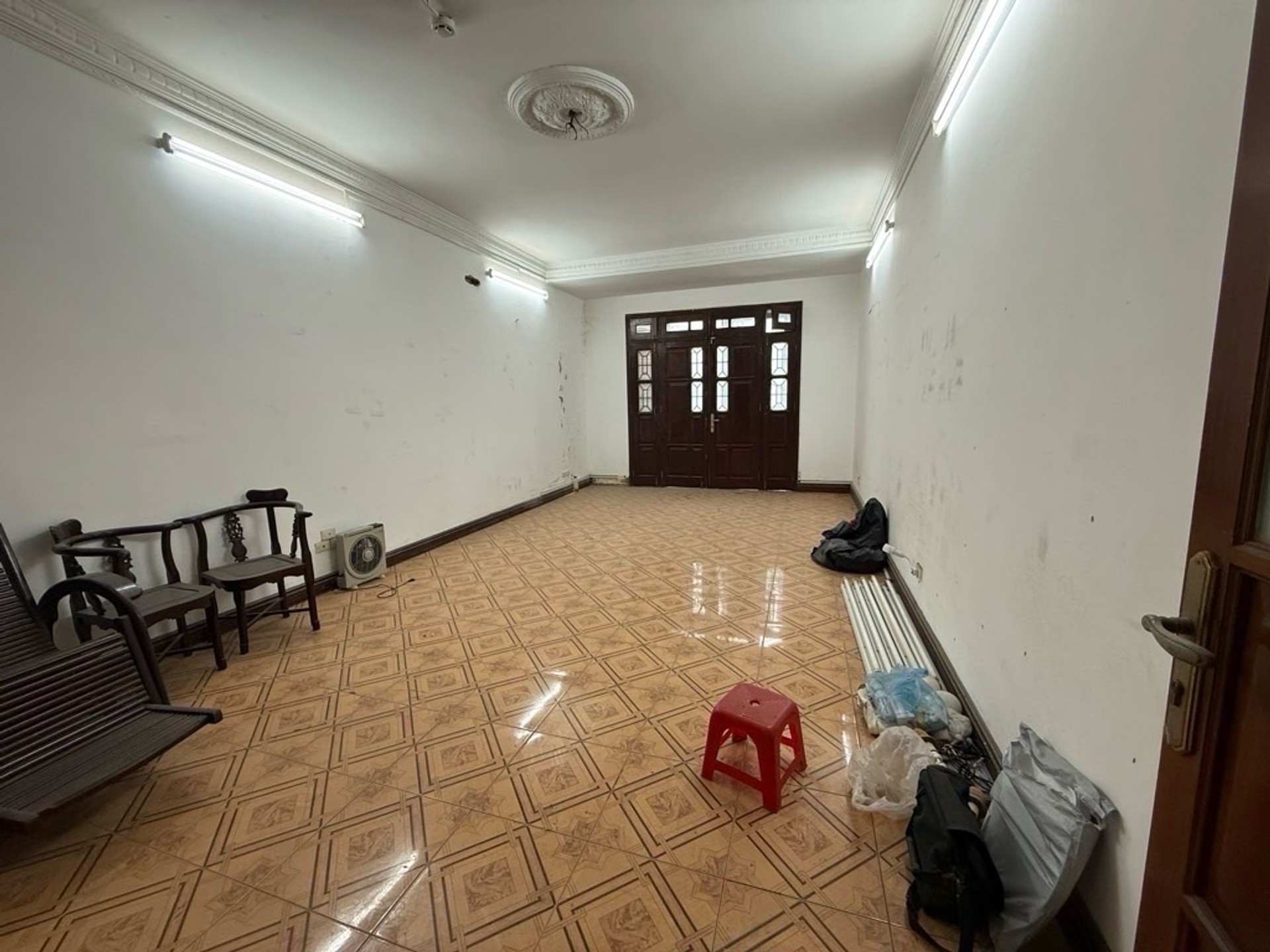 Bán nhà mặt phố Kim Đồng 5 tầng, ô tô tránh, vỉa hè rộng kinh doanh ngày đêm.