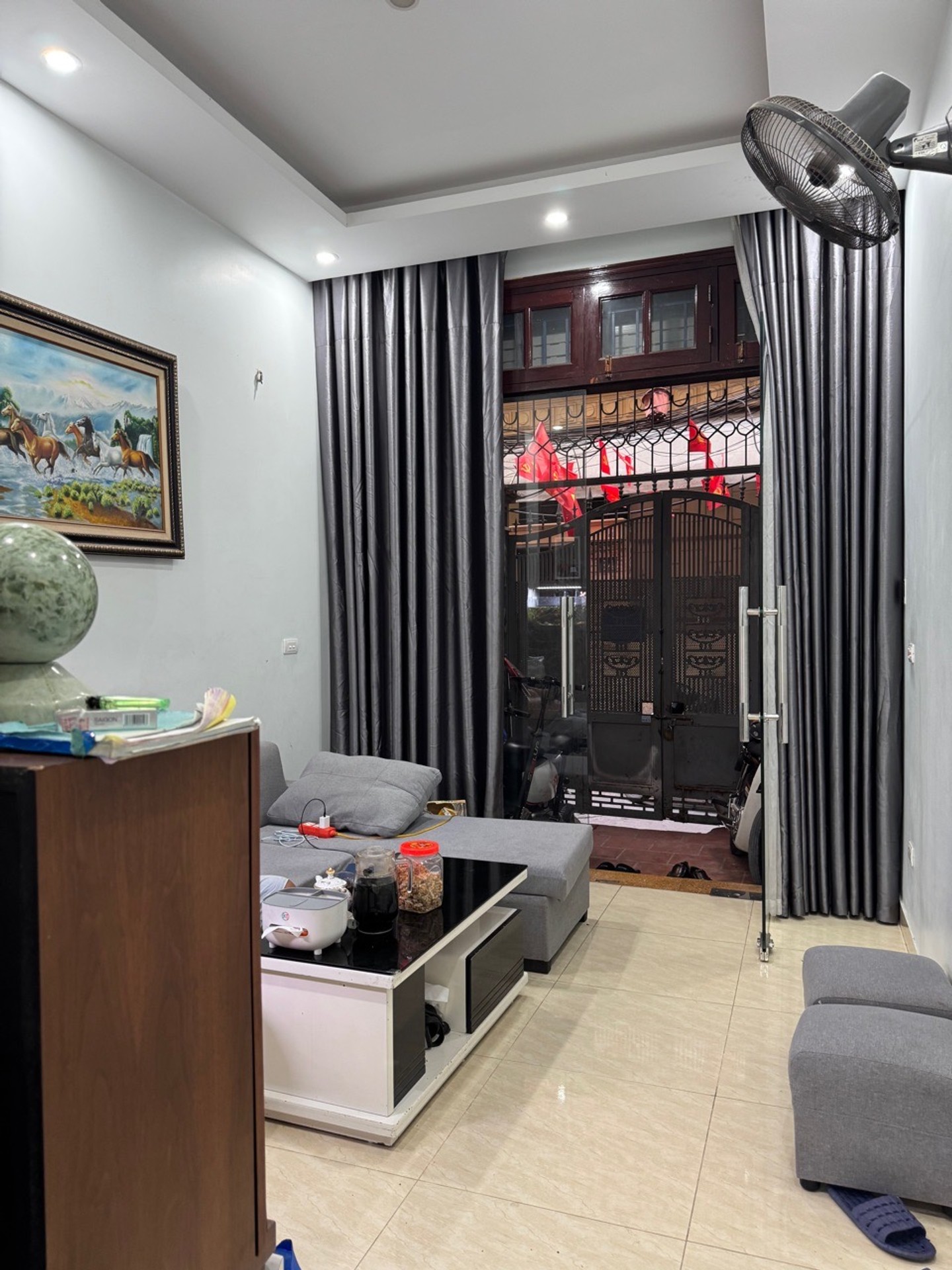 Nhà góc 2 mặt thoáng giữa trung tâm Cầu Giấy