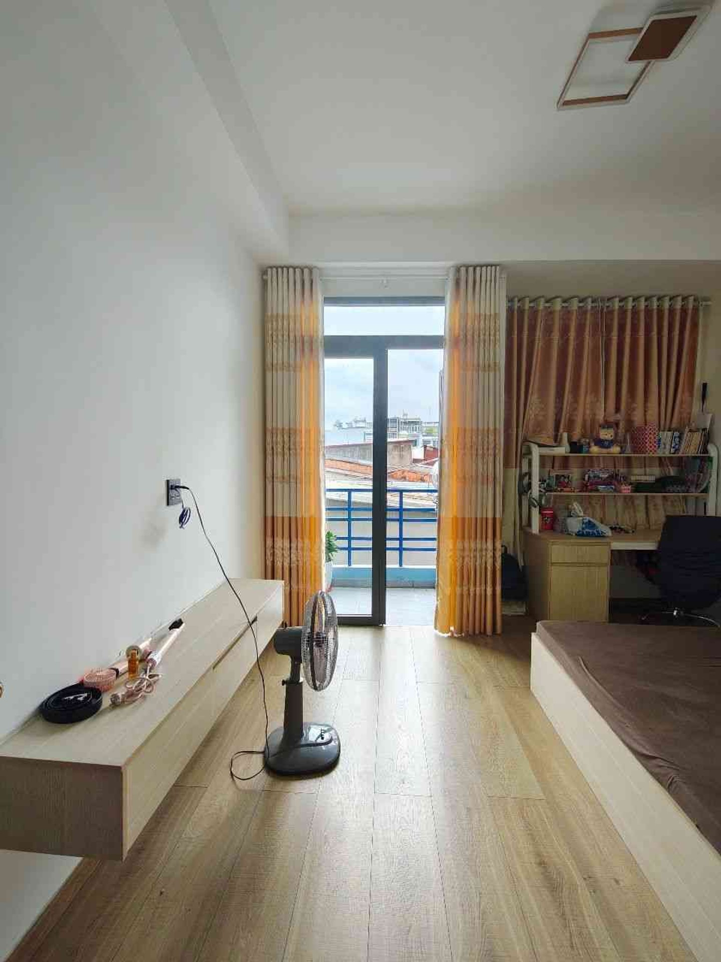 Bán nhà 5 tầng Phạm Văn Đồng, gần sân bay, 50m2, 5 tầng 4pn, 7.8 tỷ