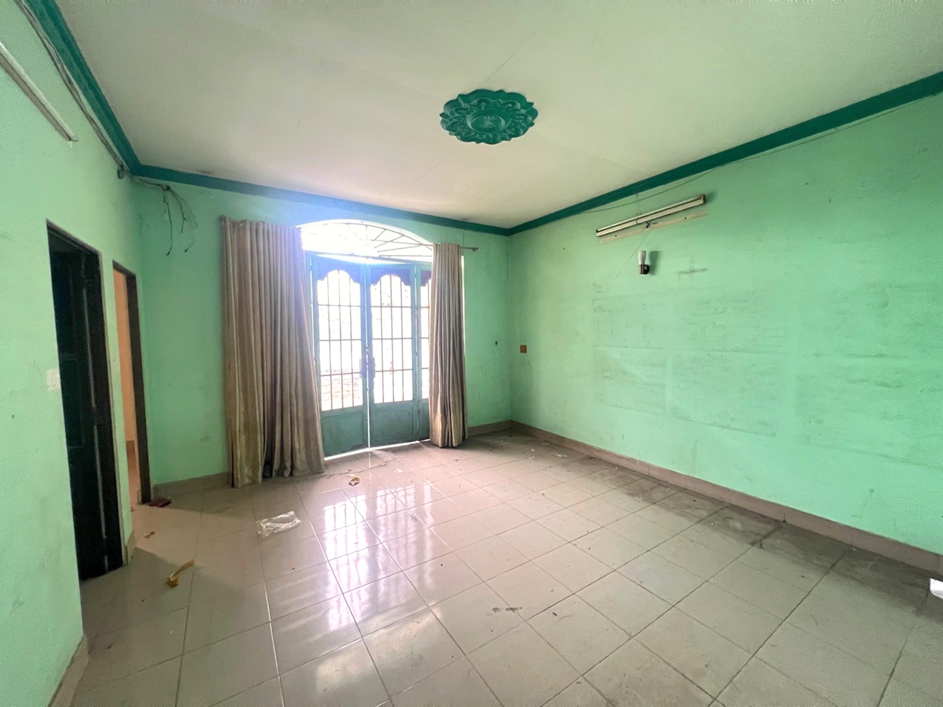 BÁ.N NHÀ SÁT HUƠ.G LỘ 2 - COOPMAR.T - ĐƯỜNG XE TẢI - ( 8X20M )