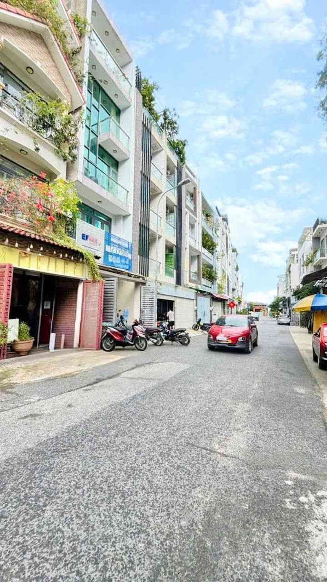 Bán nhà phân lô 5 tầng 4 phòng ngủ Tô Hiệu, đối diện công viên