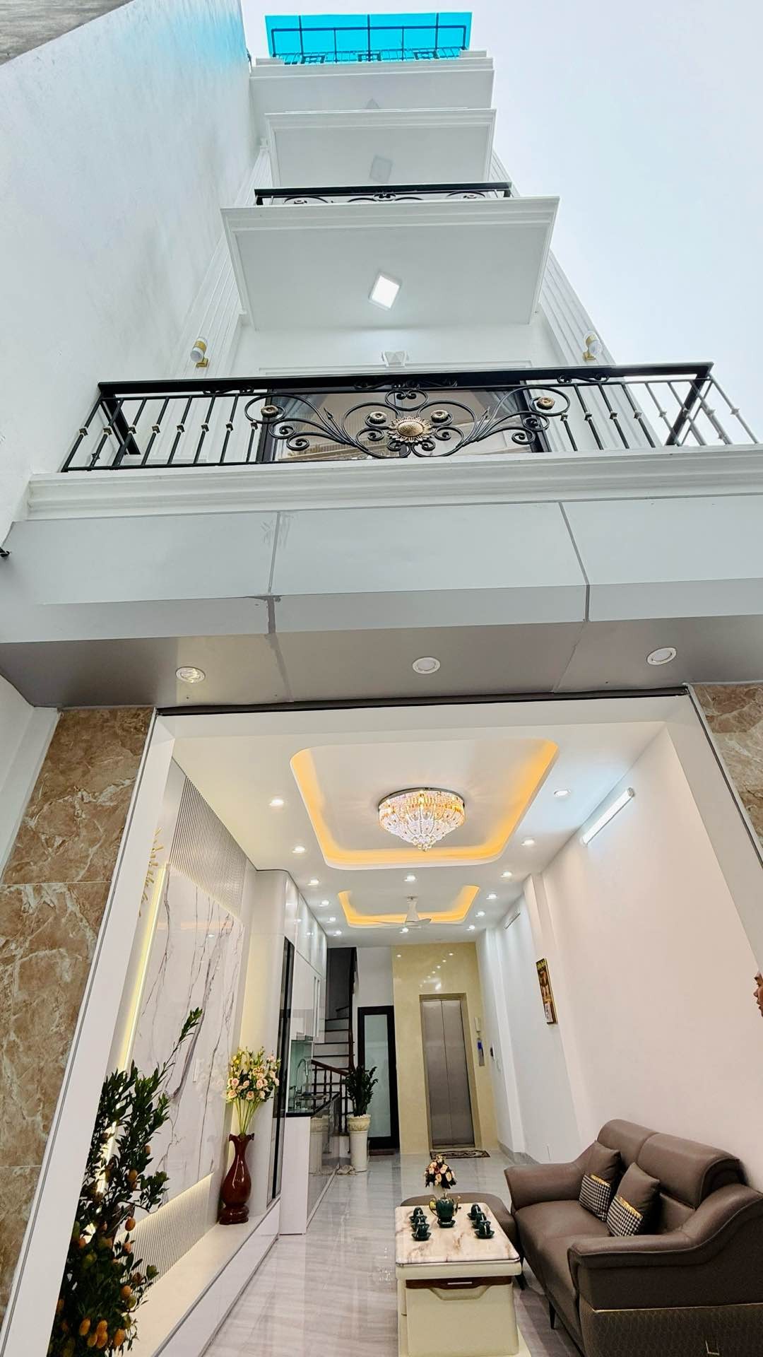 Bán nhà riêng 6 tầng thang máy tại Giáp Nhị, căn góc 2 thoáng, xây mới độc lập