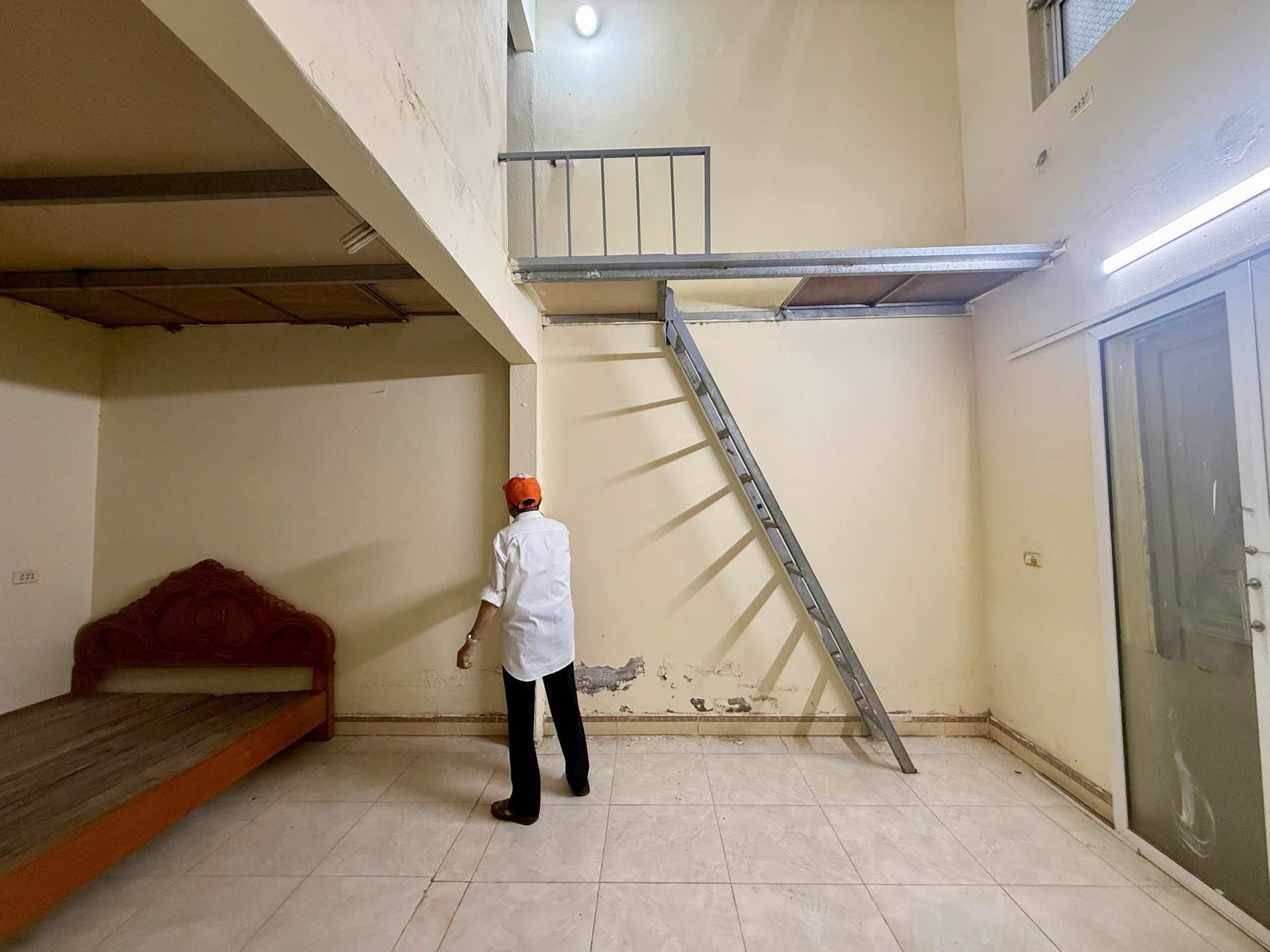 Bán đất 2 mặt tiền tại Tổ Quang Minh, giá 2,55 tỷ, có nhà cấp 4 và ô tô vào tận cửa