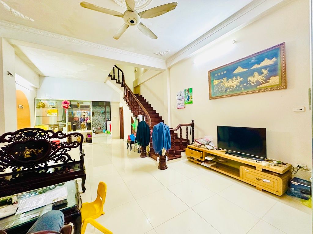 Bán nhà mặt phố tại khu đô thị Xa La, mặt tiền 5m, kinh doanh sầm uất