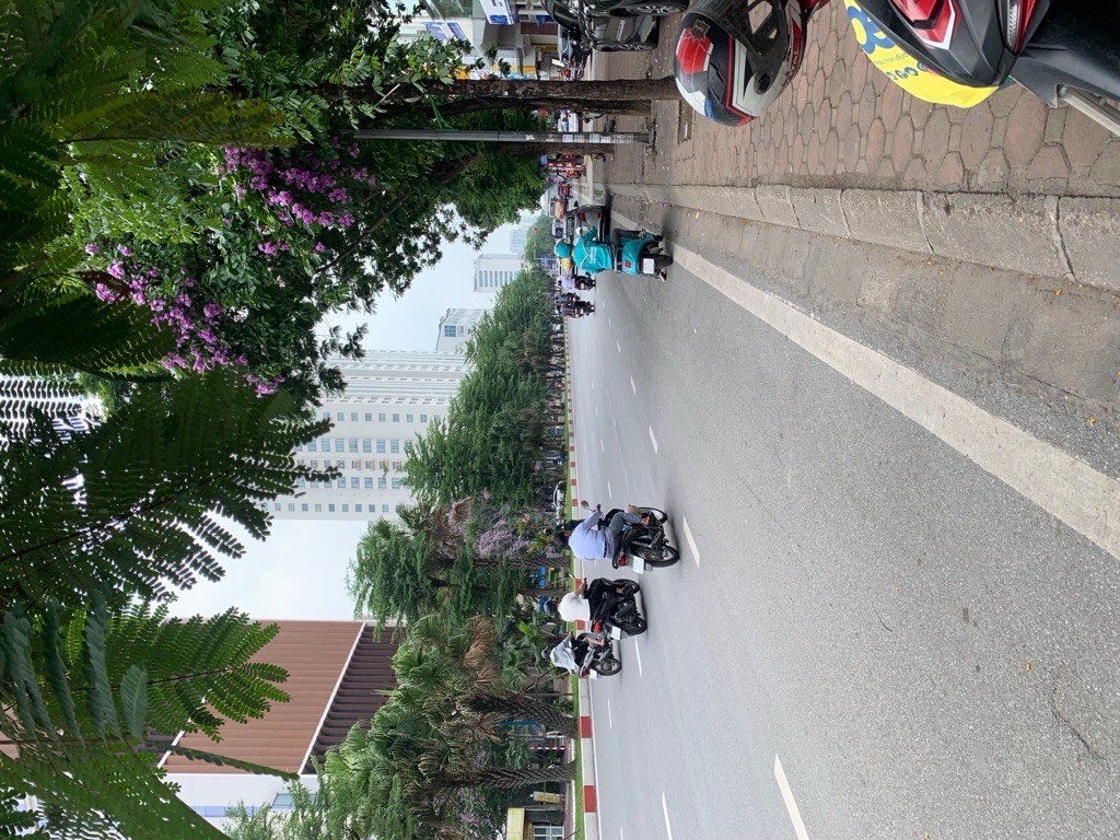 Bán nhà mặt phố Hoàng Quốc Việt – kinh doanh – 6 tầng thang máy