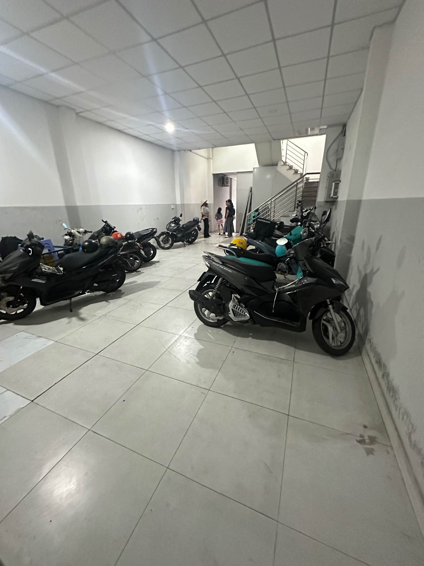 Bán nhà mặt phố 3 tầng Trung Mỹ Tây, An Sương, 11 phòng, 200m.
