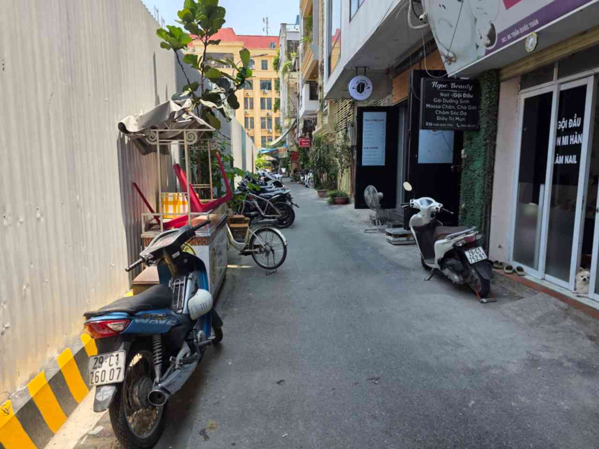 Nhà hiếm ô tô vào nhà, trung tâm phố cổ sầm uất