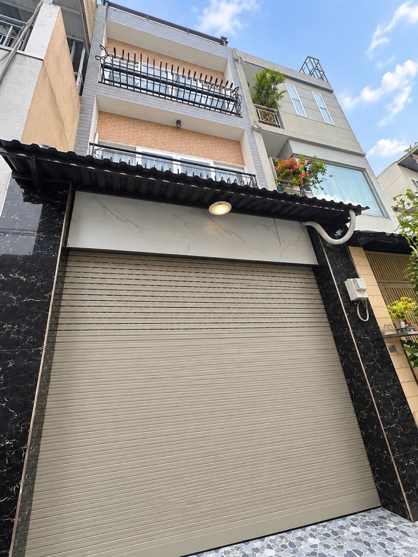 Nhà 3 tầng mới 4 phòng ngủ gần Aeon Tân Phú