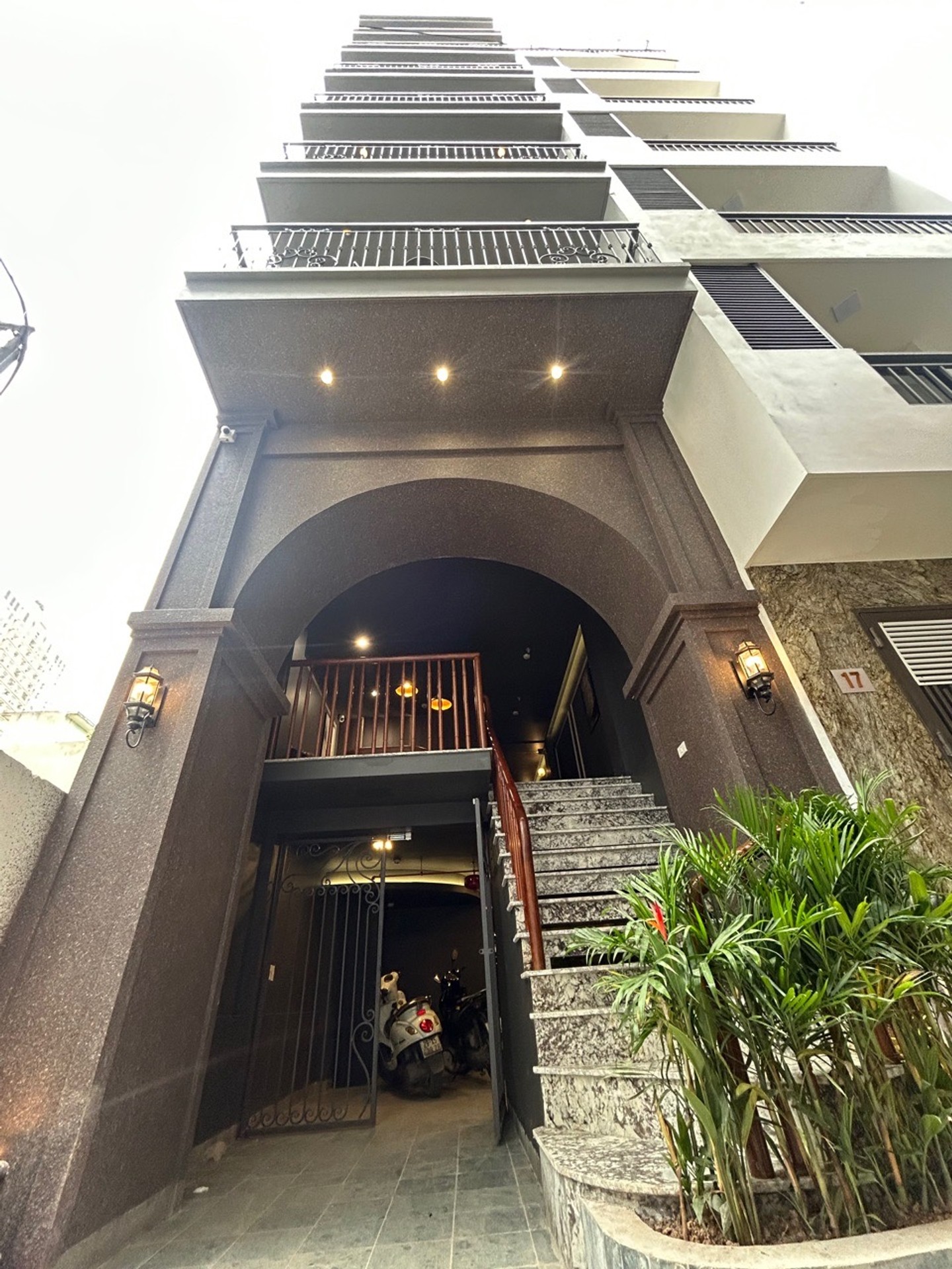 VIEW HỒ TÂY 88M2 x 9 TẦNG THANG MÁY - 13 PHÒNG ĐÔI KHÉP KÍN FULL ĐỒ VIP TIVI MÁY GIẶT TỪNG PHÒNG