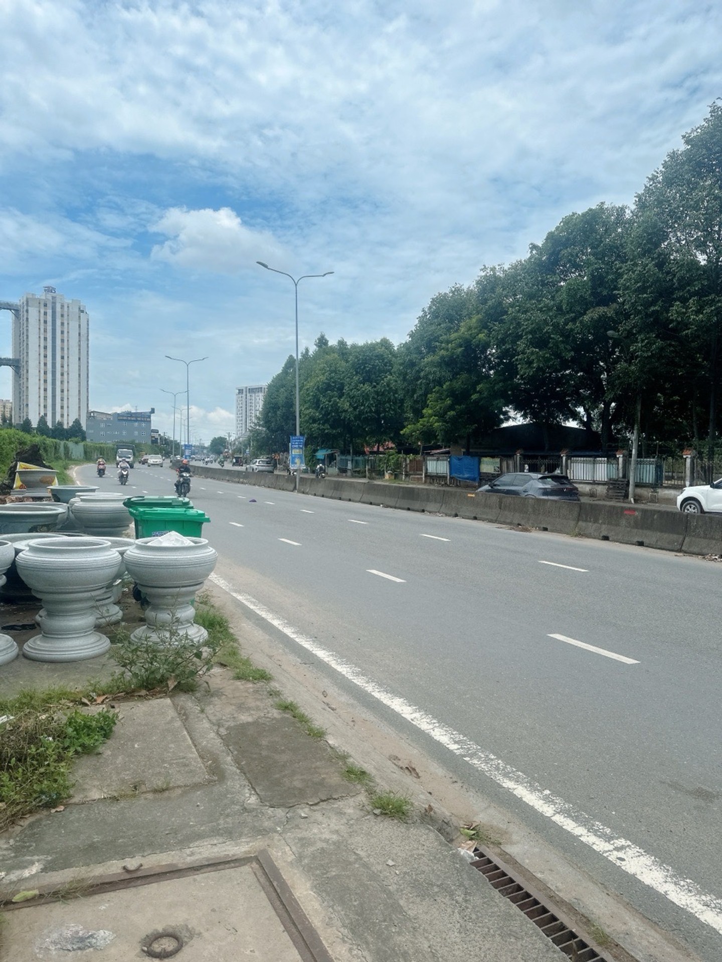 Nhà mặt phố rộng rãi ngay trung tâm Liên Phường, sổ nở hậu cực đẹp