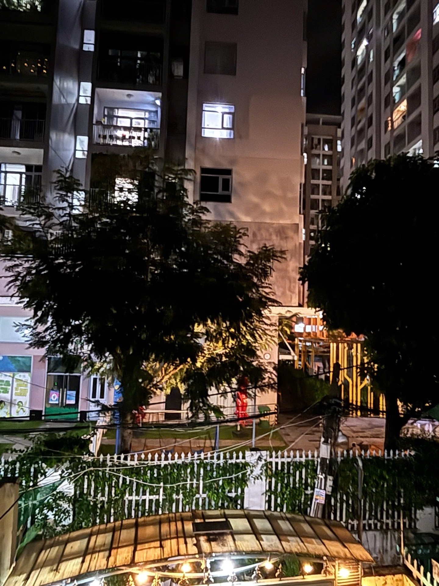Bán nhà 2 tầng, 4 phòng ngủ, diện tích 125m2 tại quận trung tâm
