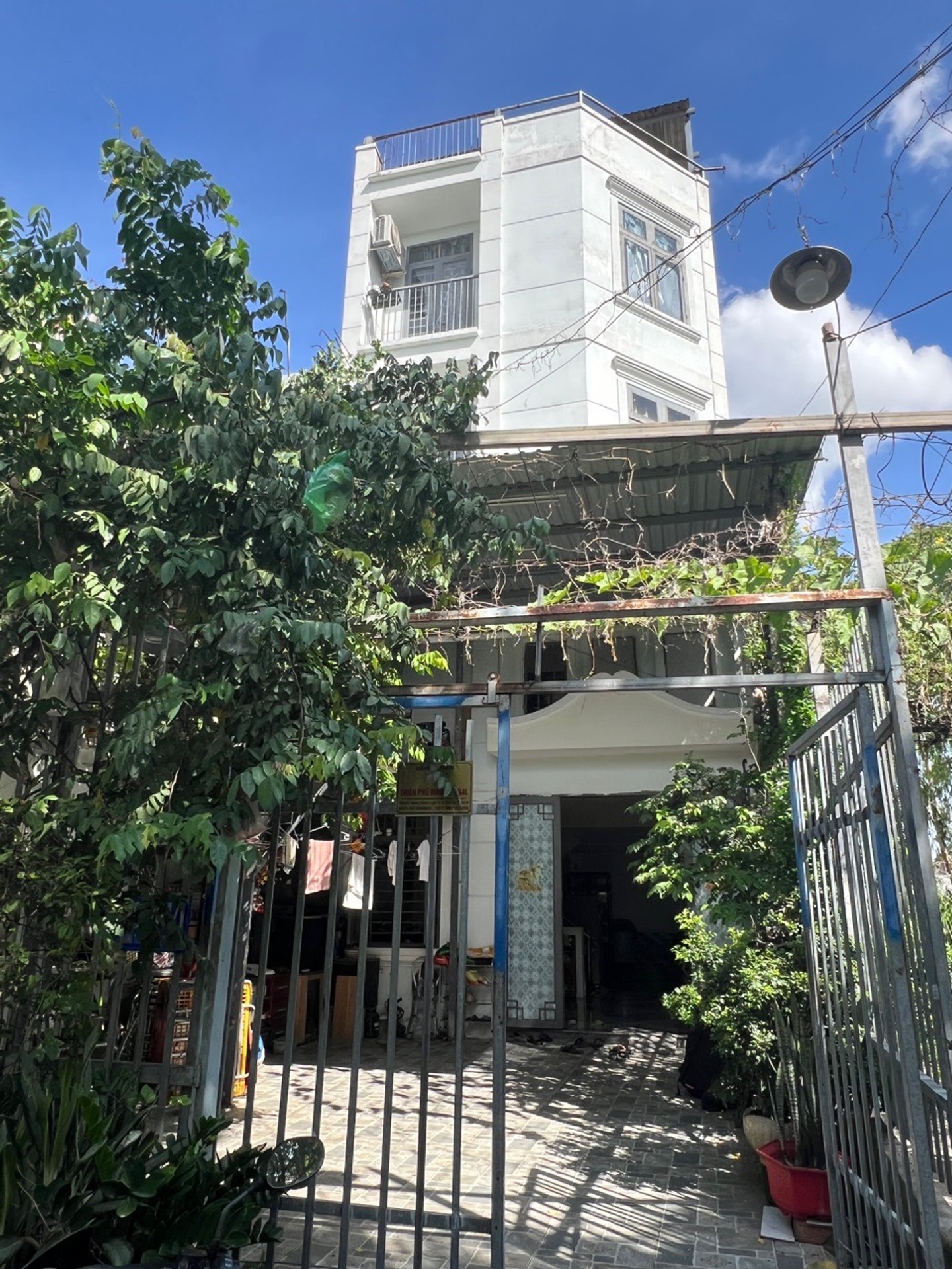 Nhà góc 4 tầng, ô tô ra vào thoải mái, Quận 12