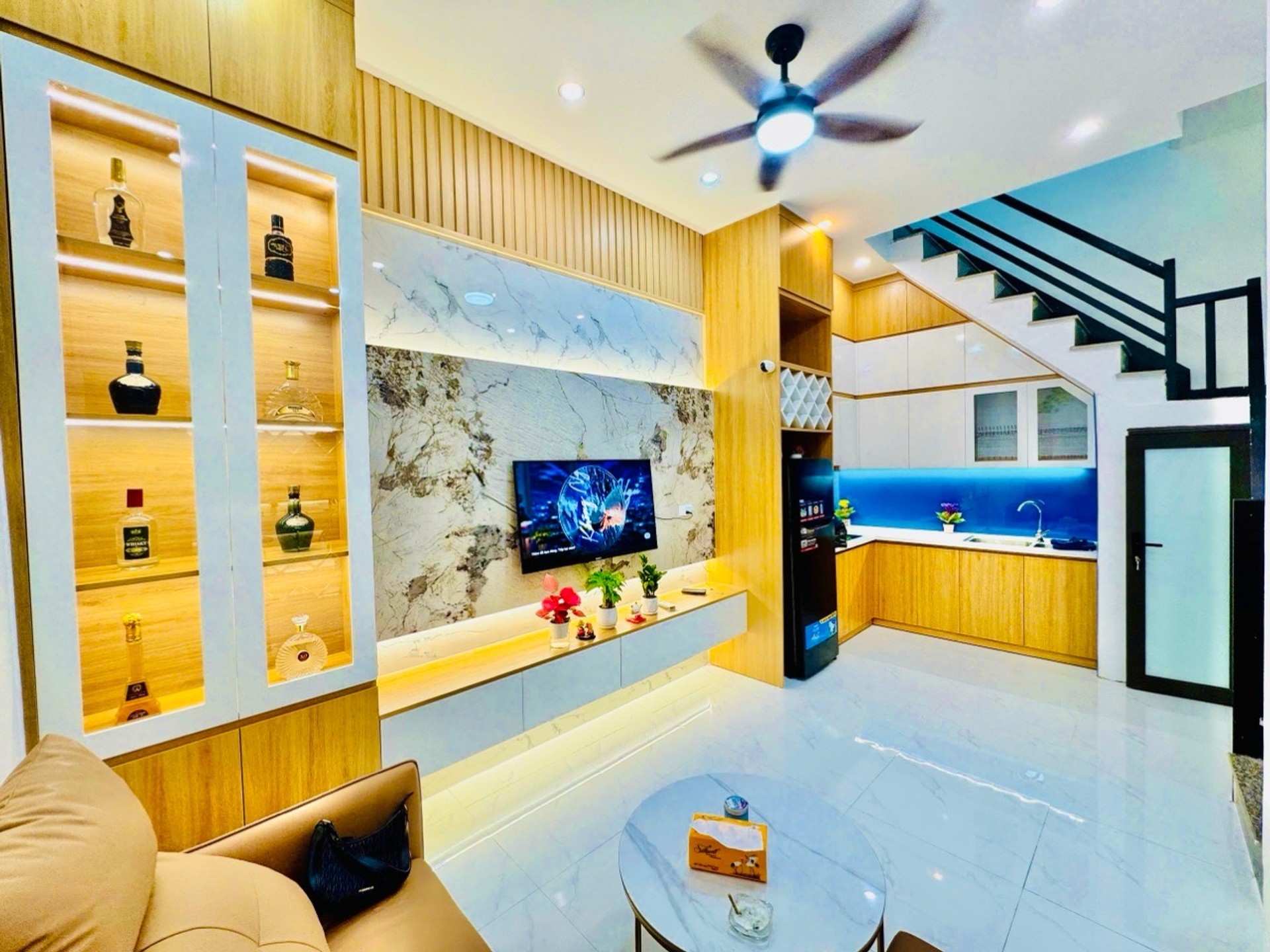 Nhà 3 tầng với 3 phòng ngủ tại Hoàng Mai, ngõ rộng thoáng, tiện nghi đầy đủ