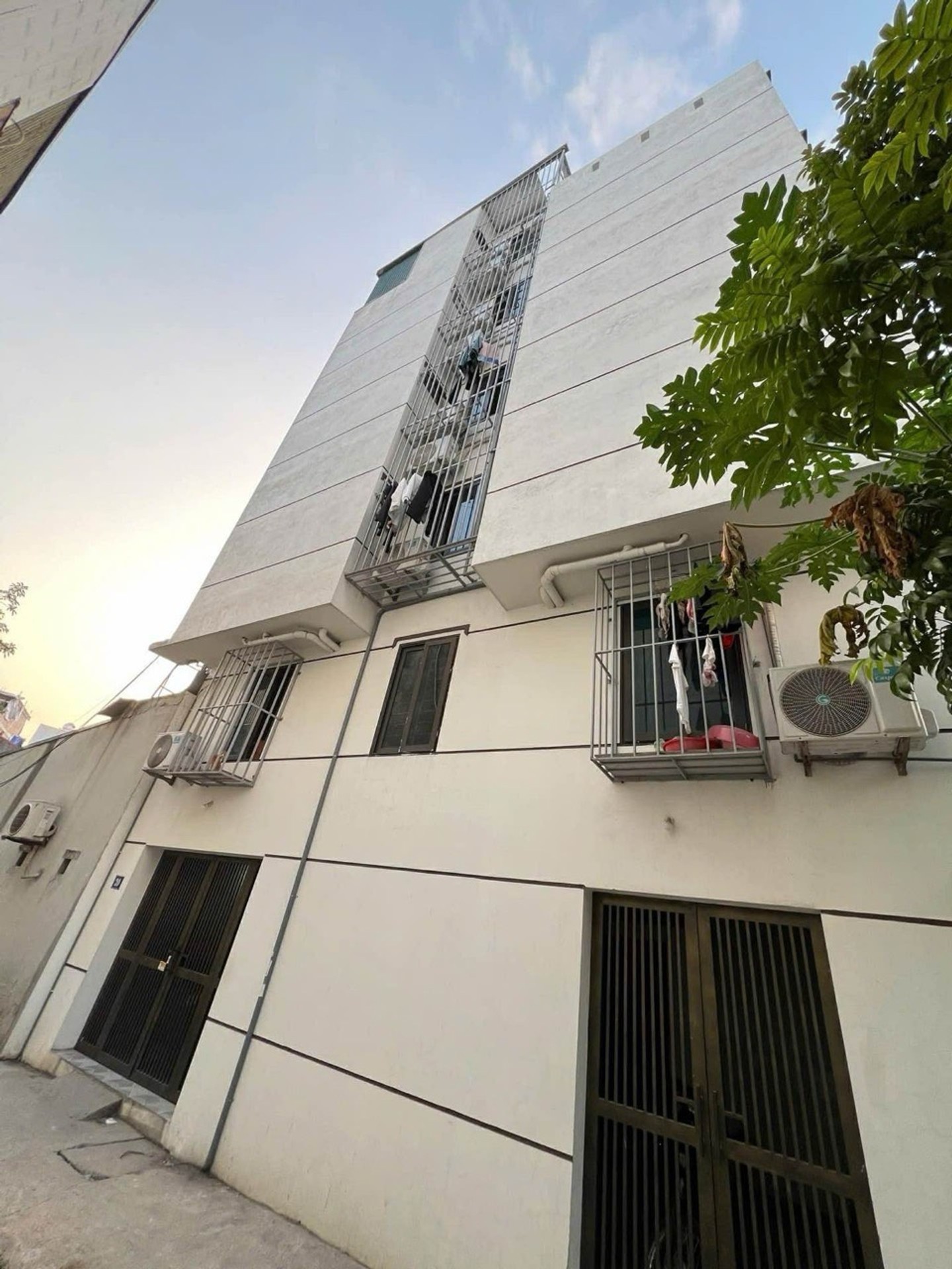 Xuân Phương, Bán CCMN, 56m, 6tầng, lô góc, 10 phòng khép kín, có bãi đỗ ô tô cạnh nhà, giá đầu tư