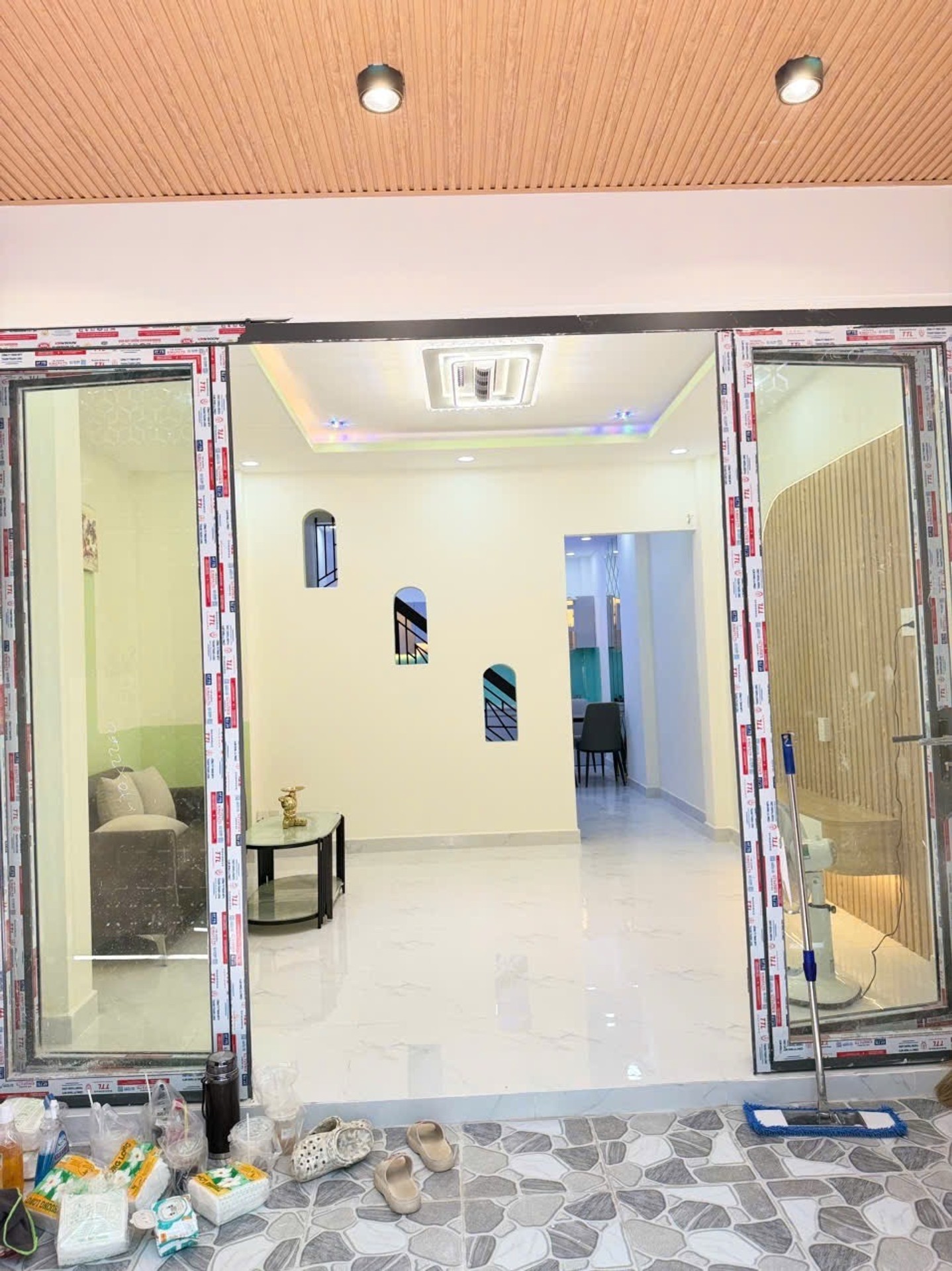 Sát mặt tiền đừơng Dương Bá Trạc Quận 8-3tầng -4pn - giá 6,3tỷ