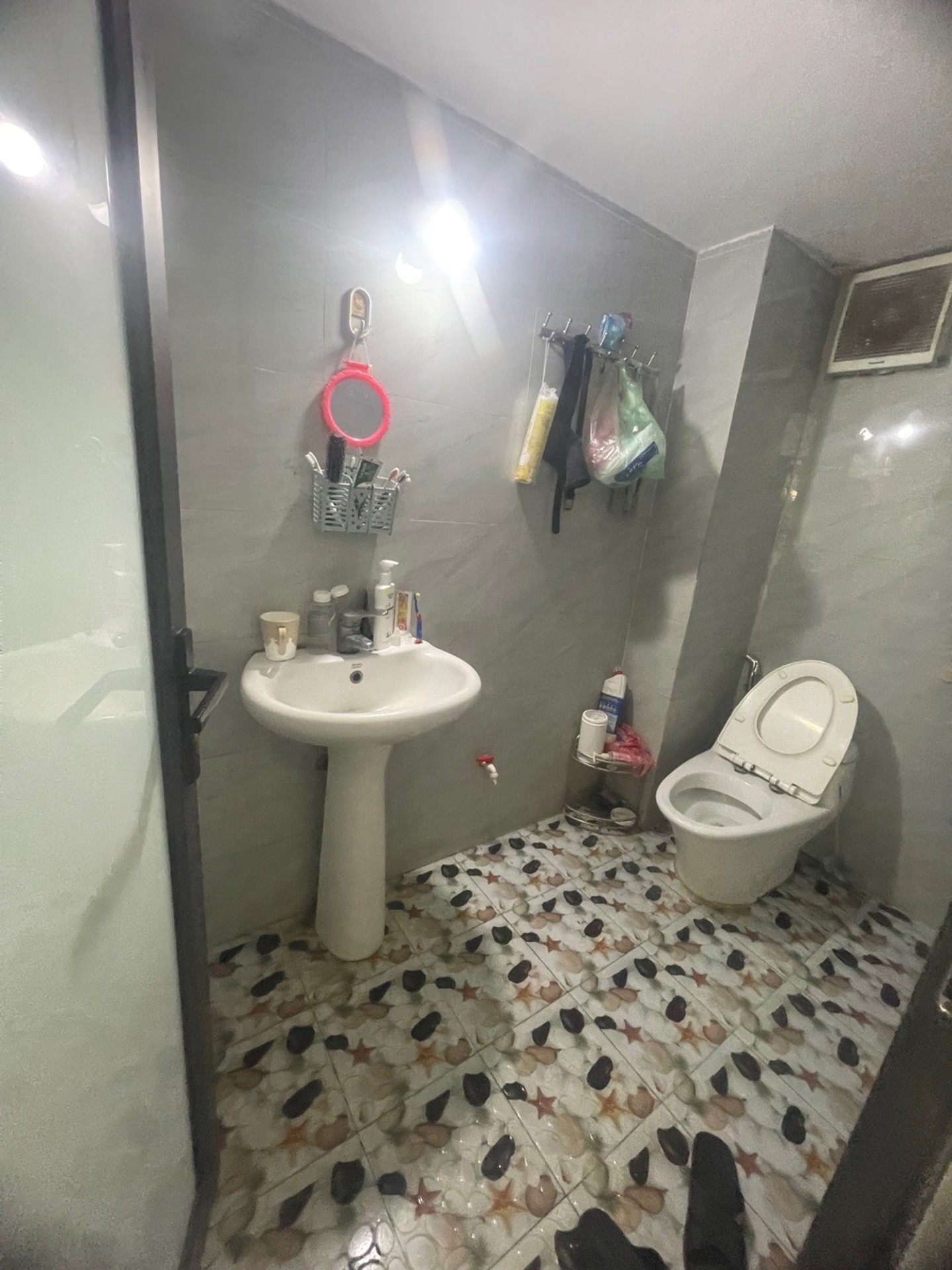 Bán nhà riêng 4 tầng tại trung tâm thị trấn Chi Đông - gần chợ, ô tô đỗ cửa