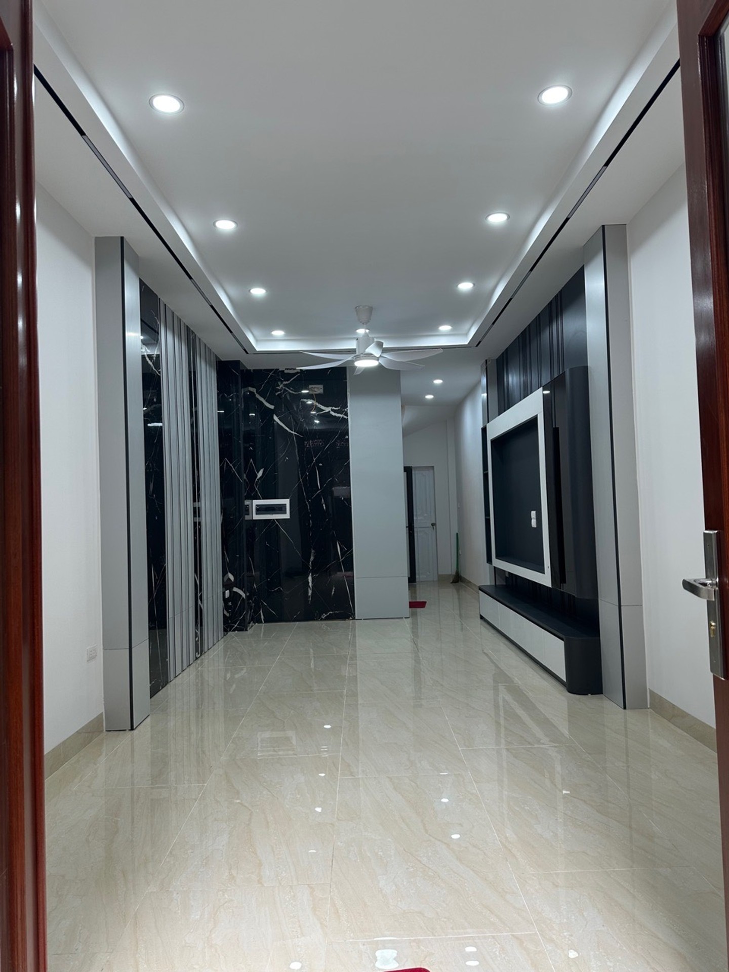 Bán nhà 5 tầng mới tại Quận Hai Bà Trưng diện tích 42m2