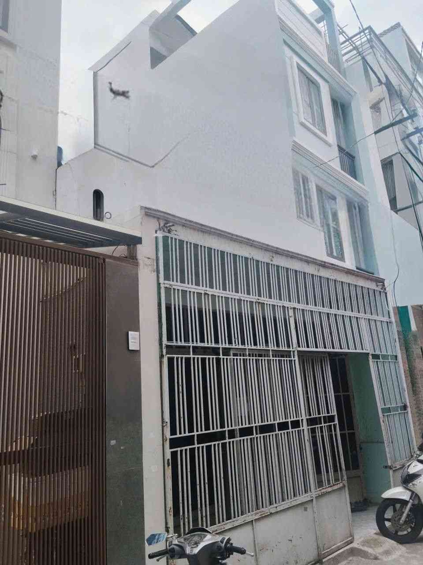 Cơ hội hiếm có tại Quang Trung - Nhà 2 mặt tiền, thích hợp xây mới, ô tô ngủ trong nhà giá 7.x tỷ