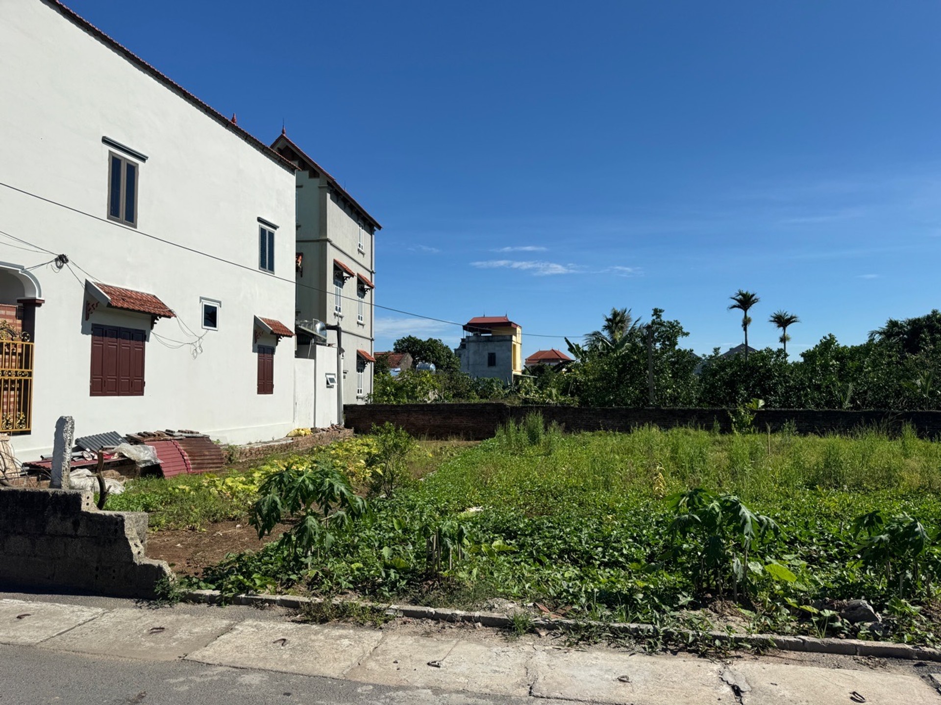 Bán đất nở hậu đường ô tô tránh - giá tốt