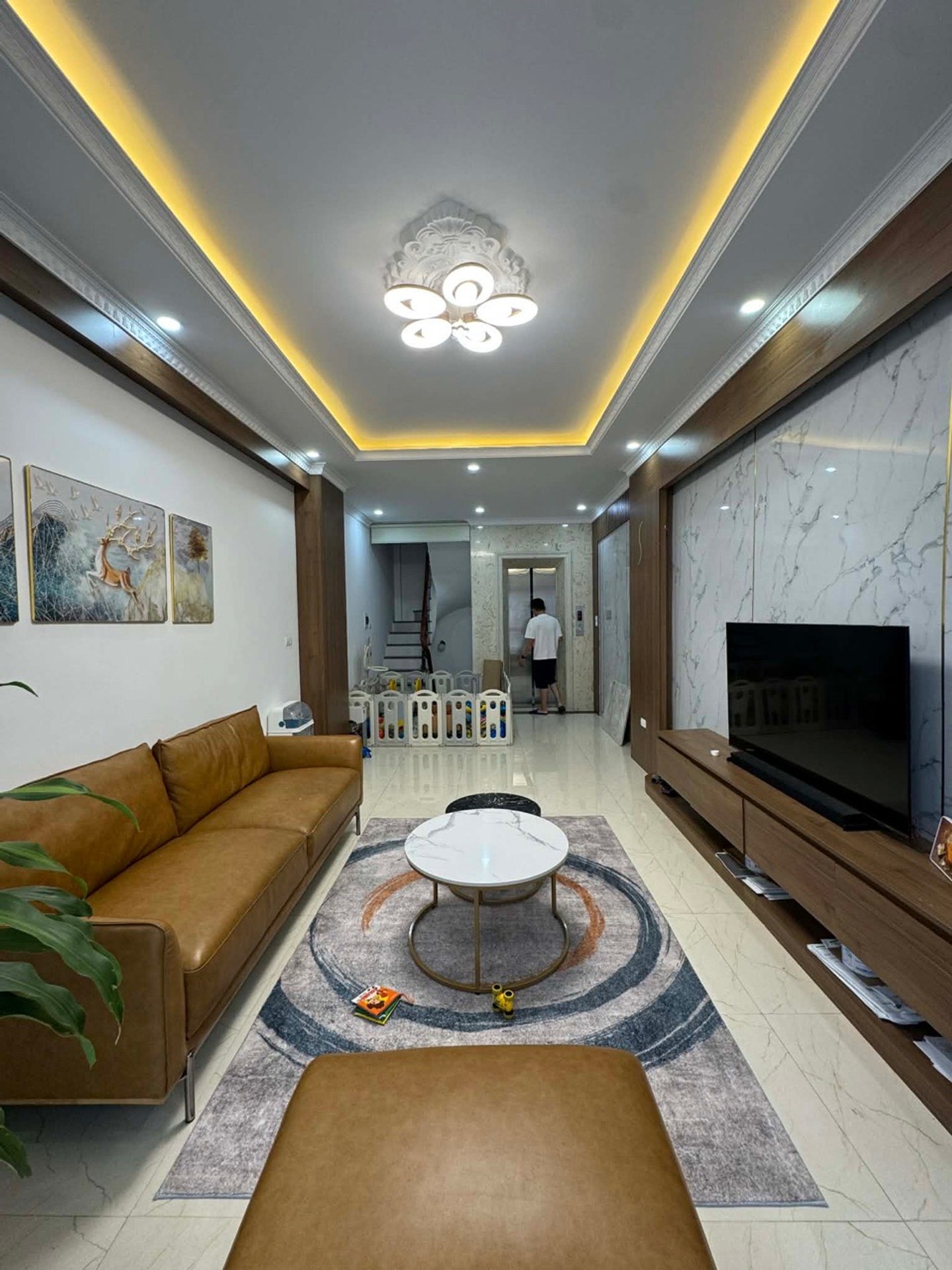 Bán nhà riêng 6 tầng thang máy tại phường Lạc Long Quân, diện tích 35m²