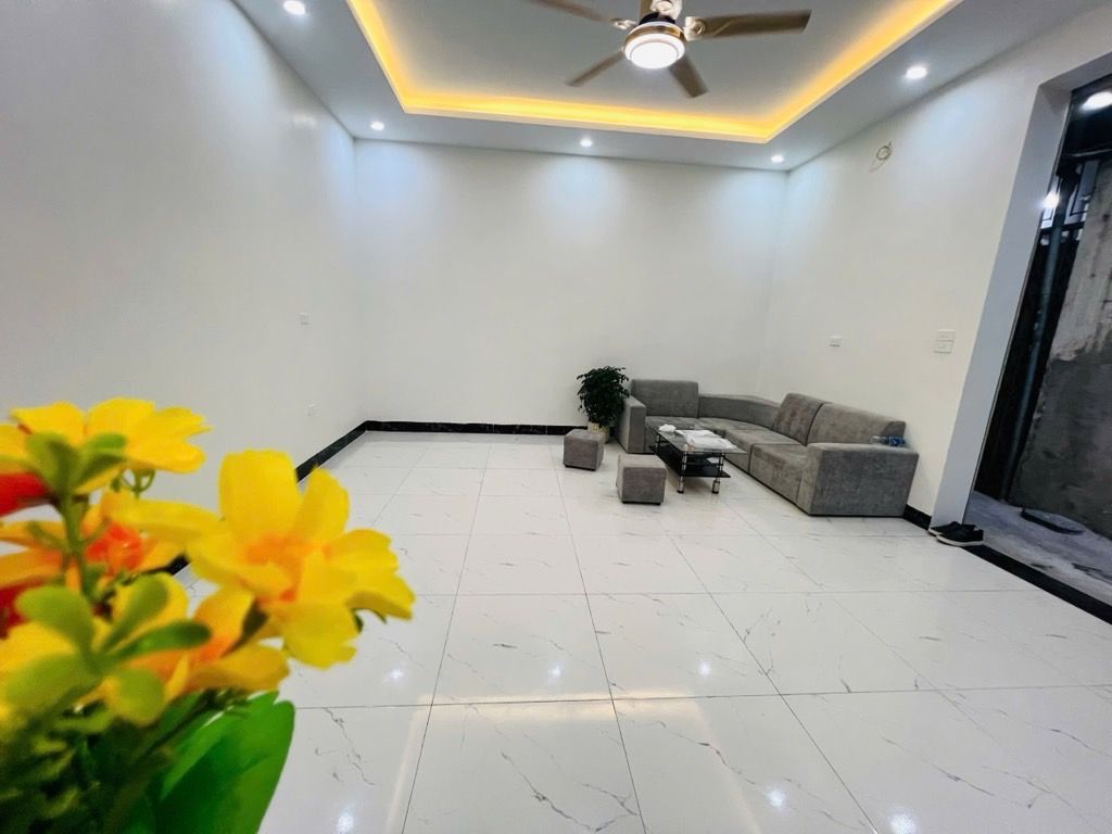 Bán nhà riêng tại Hoàng Mai, 4 tầng, mặt tiền 7.2m, giá 7.99 tỷ đồng
