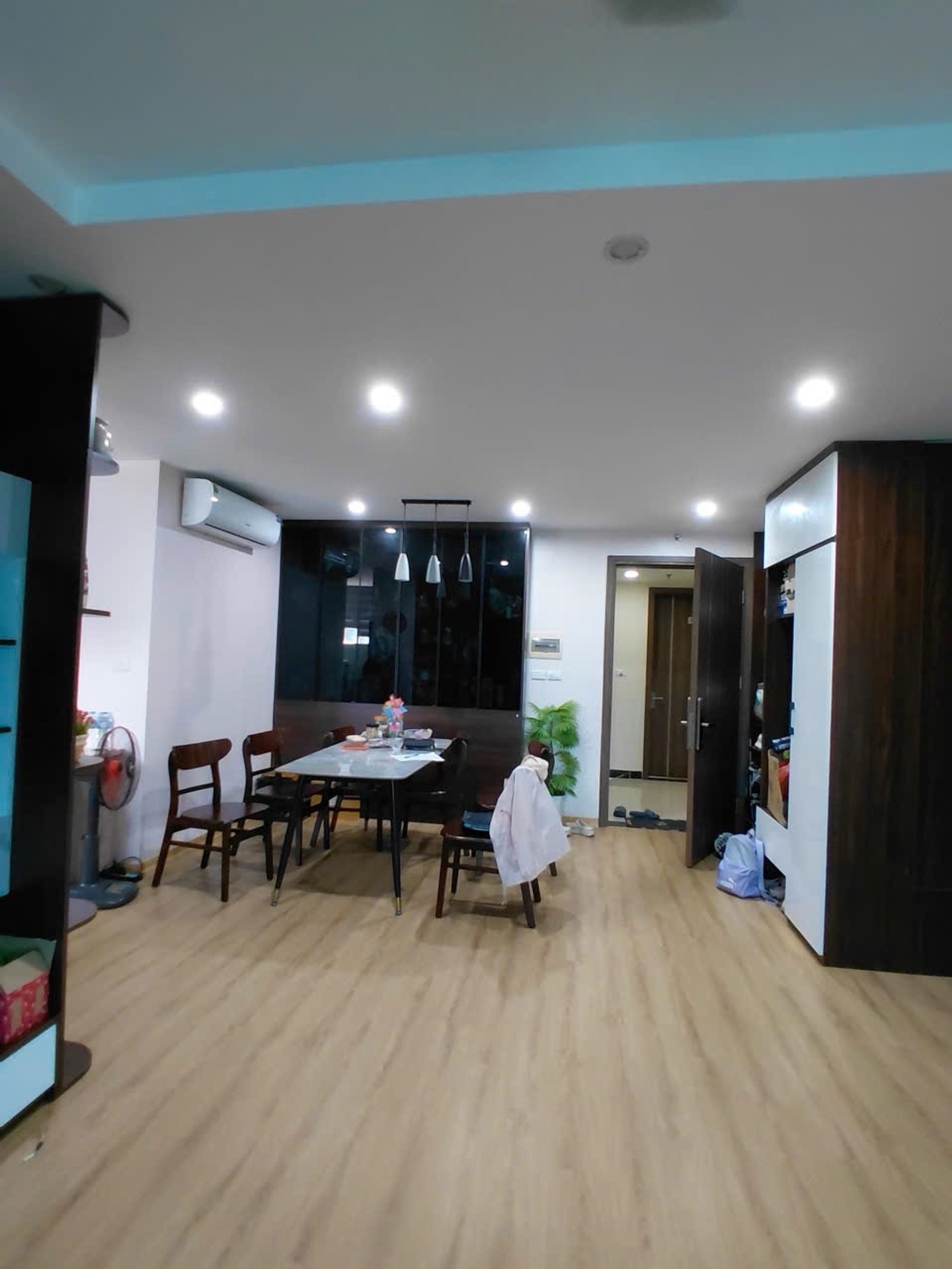 Căn hộ góc 3 phòng ngủ view hồ rộng tại Vinaconex 1