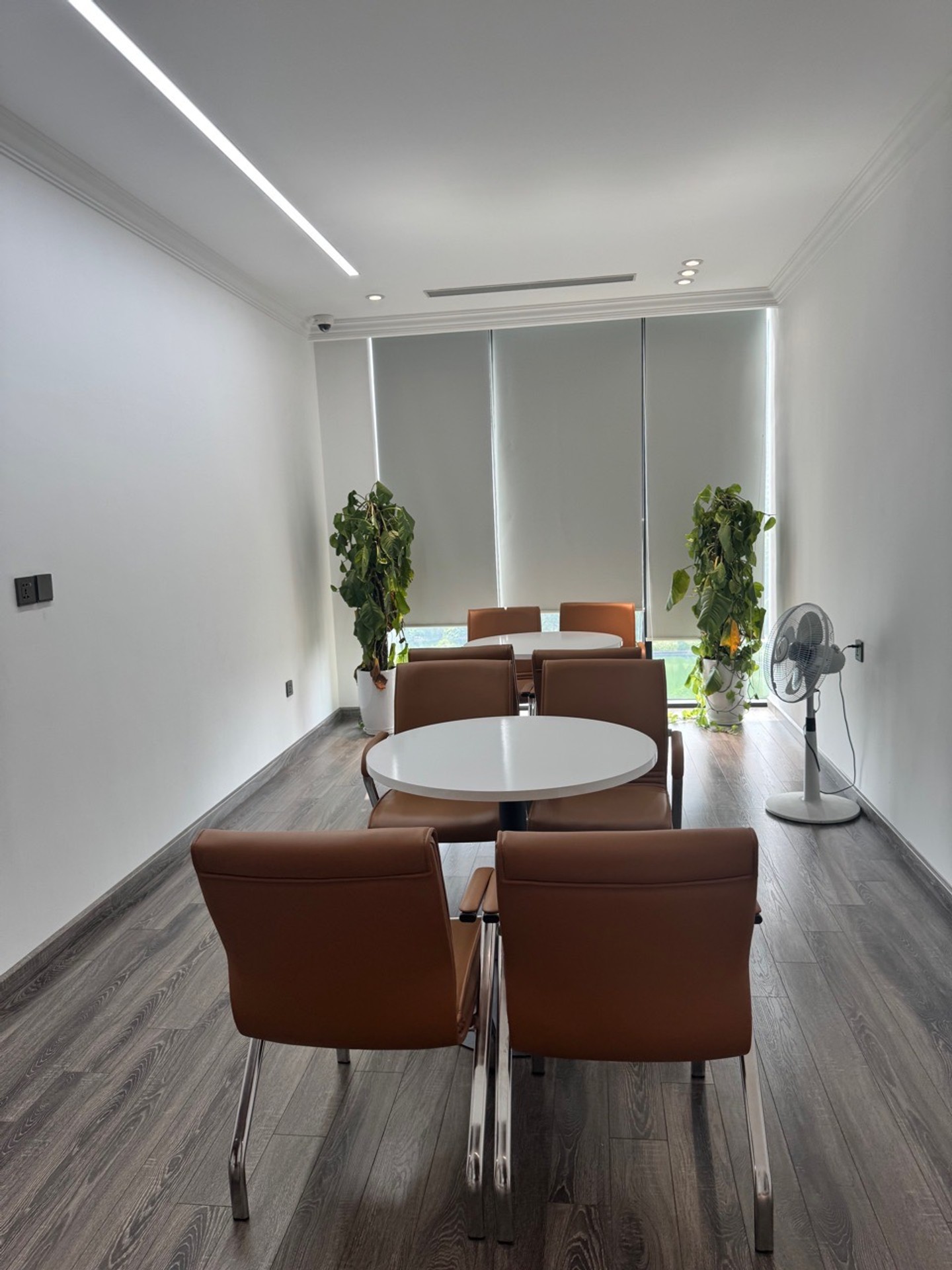 Bán nhà mặt phố Trần Vỹ - Cầu Giấy 8 tầng view hồ, hầm để xe