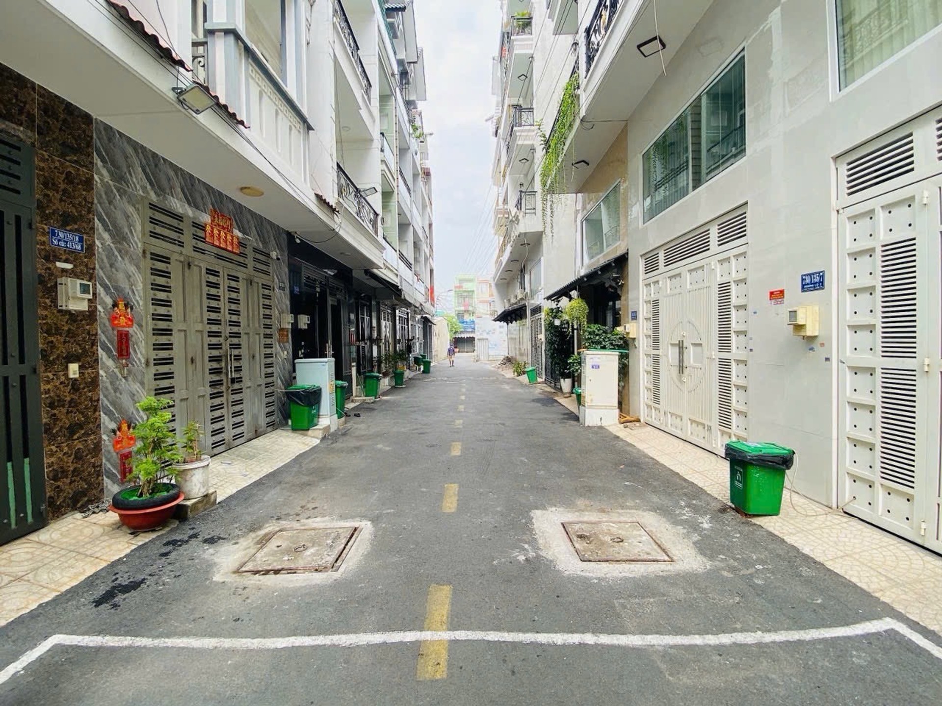 Khu Cao Tầng Biệt Thự, Ngay Hương Lộ 2 , 4 Tầng, 4x14m . HXH 7m.