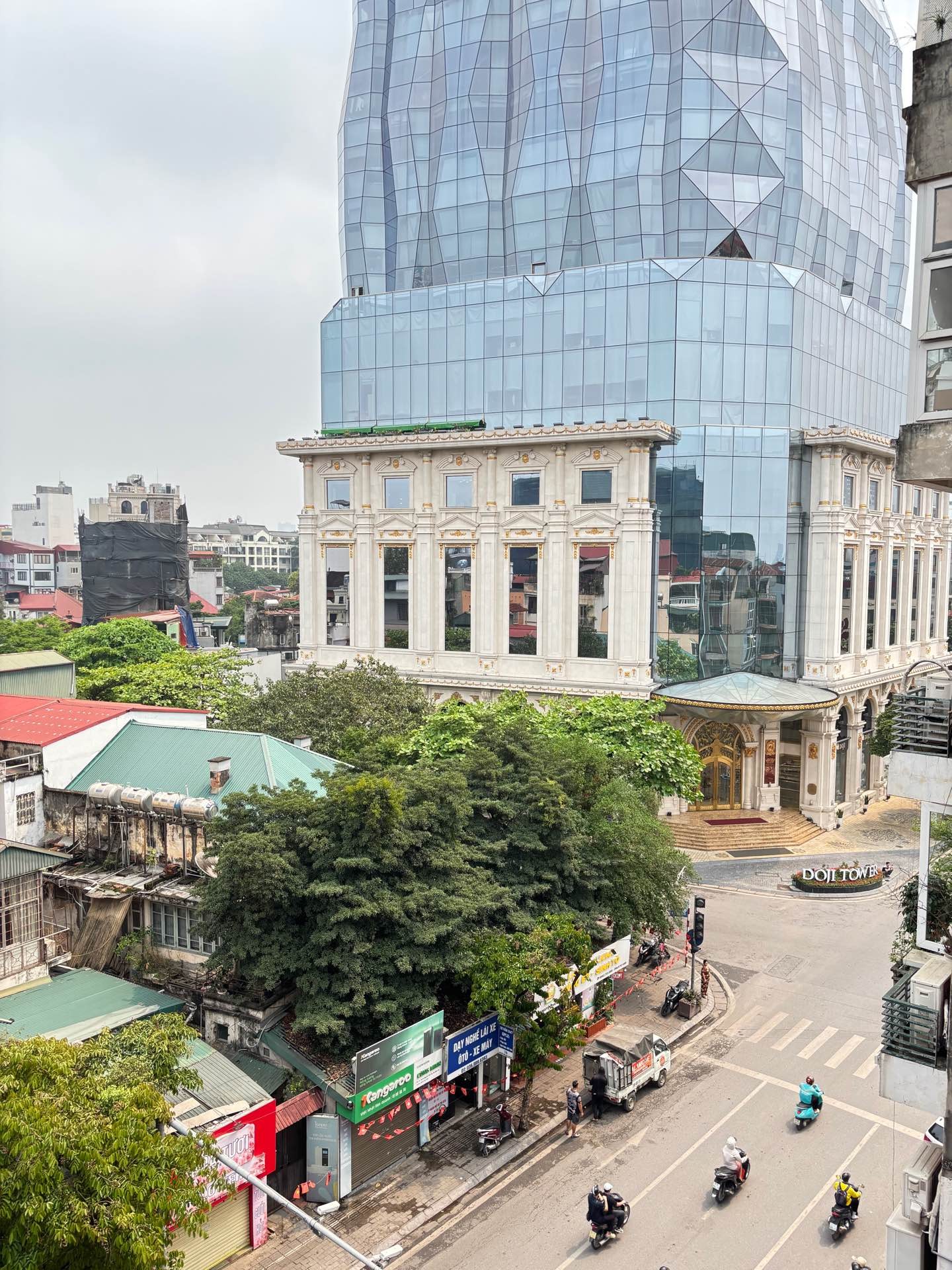 Bán nhà mặt phố Nguyễn Thái Học 7 tầng thiết kế đa năng, vị trí giao thương sầm uất