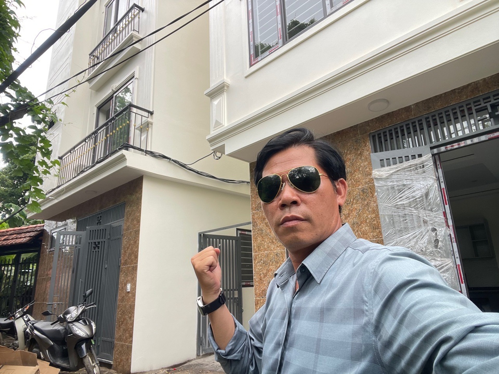Nhà mới phong cách hiện đại, ô tô đỗ cửa, tiện ích đầy đủ tại Biên Giang